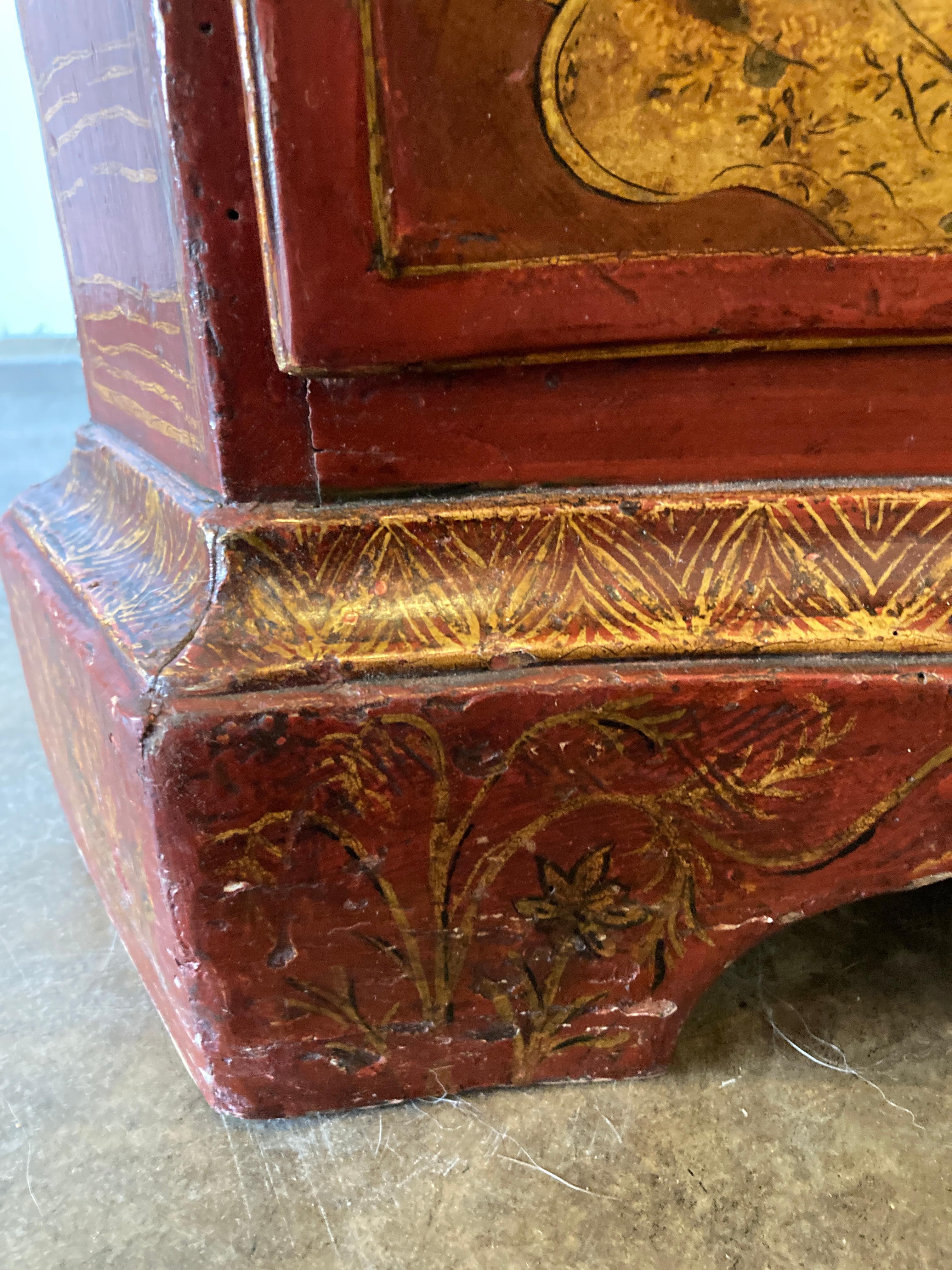 18th Century Red Lacquered Italian Chest of Drawers with Chinoiserie Decoration For Sale 9