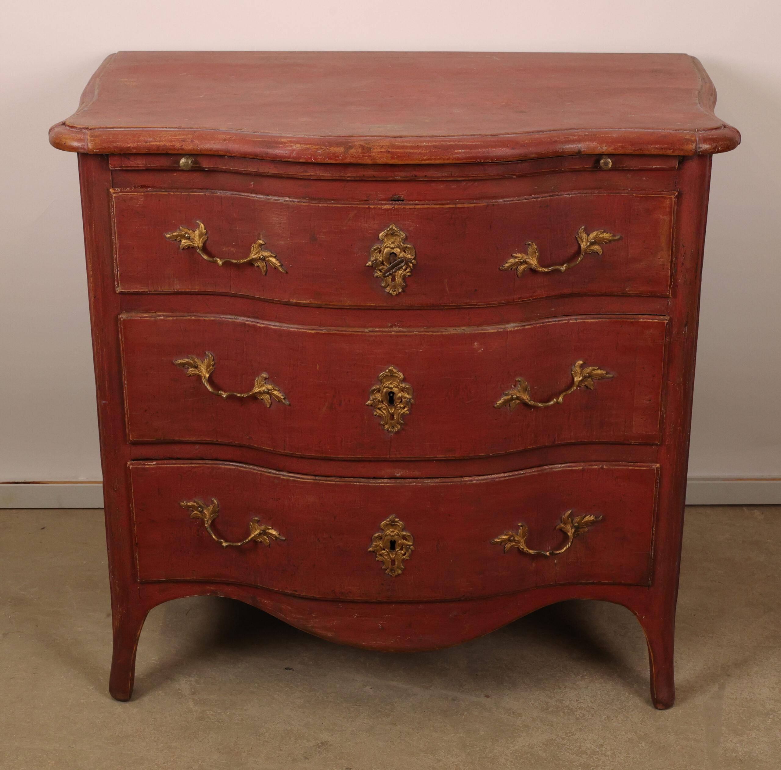 Commode rouge du XVIIIe siècle de style baroque tardif en vente 2