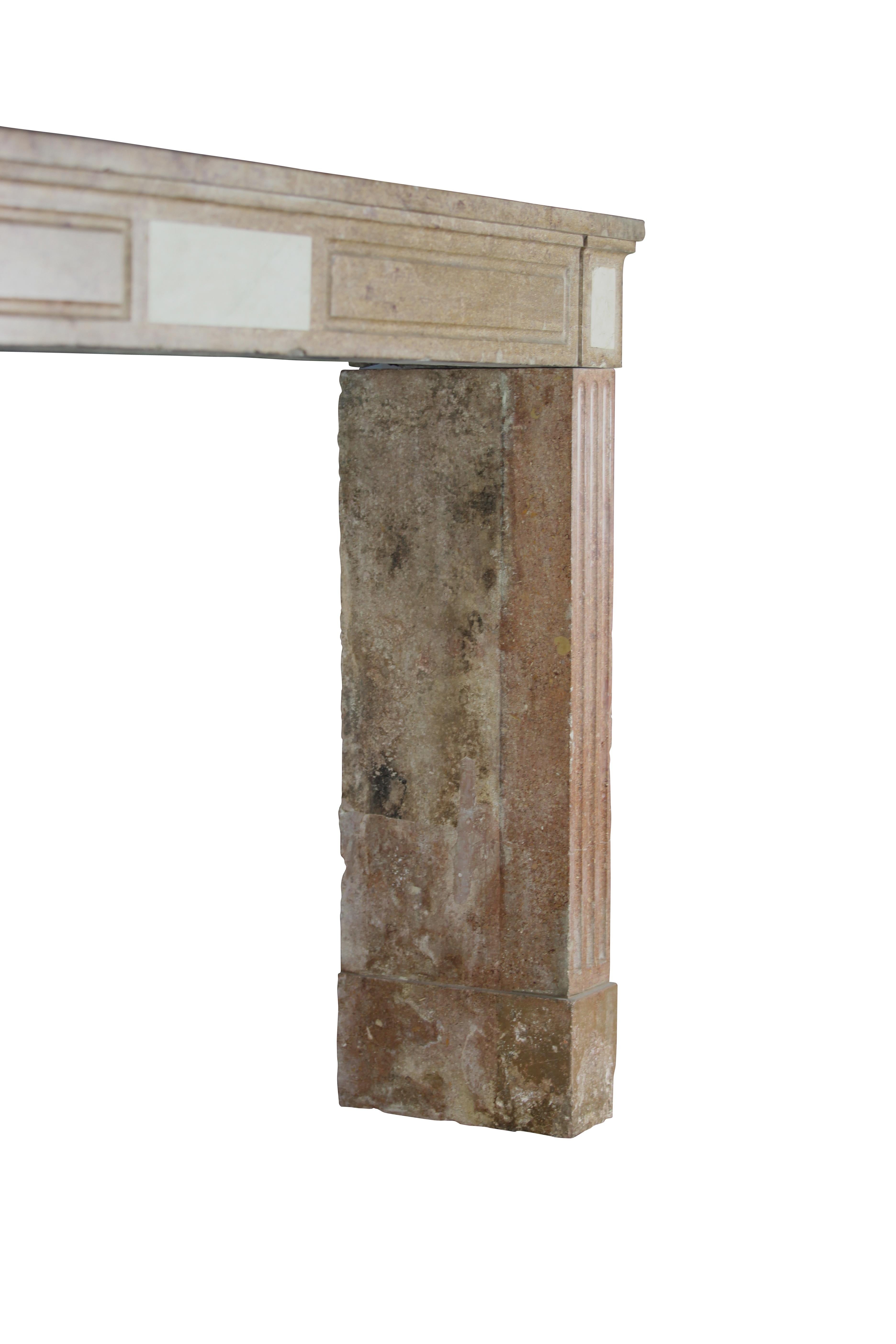 18th Century Red Stone Chique Classic Vintage Fireplace Surround In Good Condition For Sale In Beervelde, BE