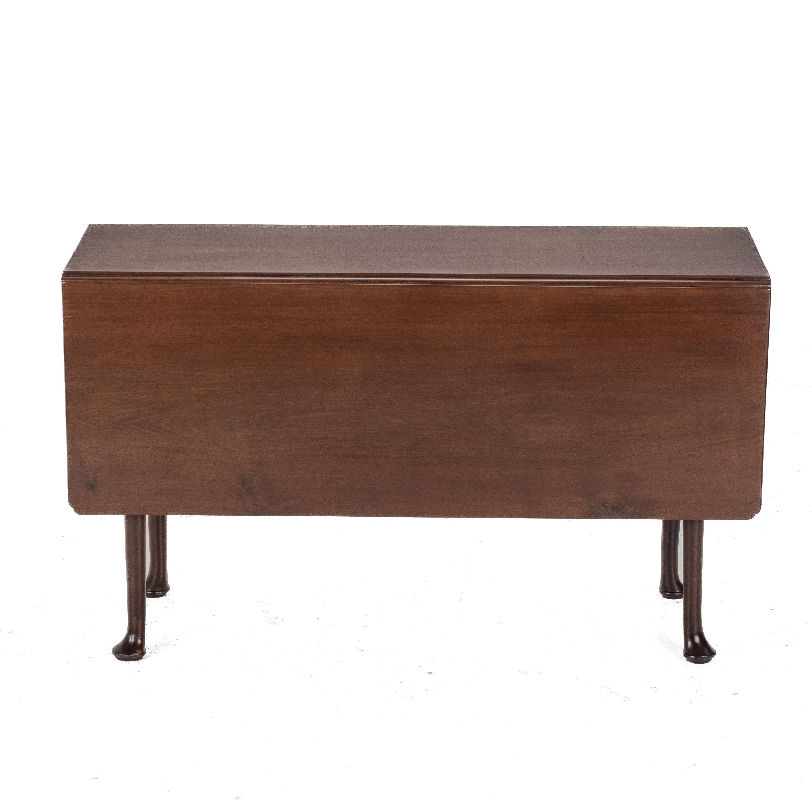 Early c18th Walnut Drop-Leaf Dining Table, Pad Feet, Queen Anne Georgian Period For Sale 5