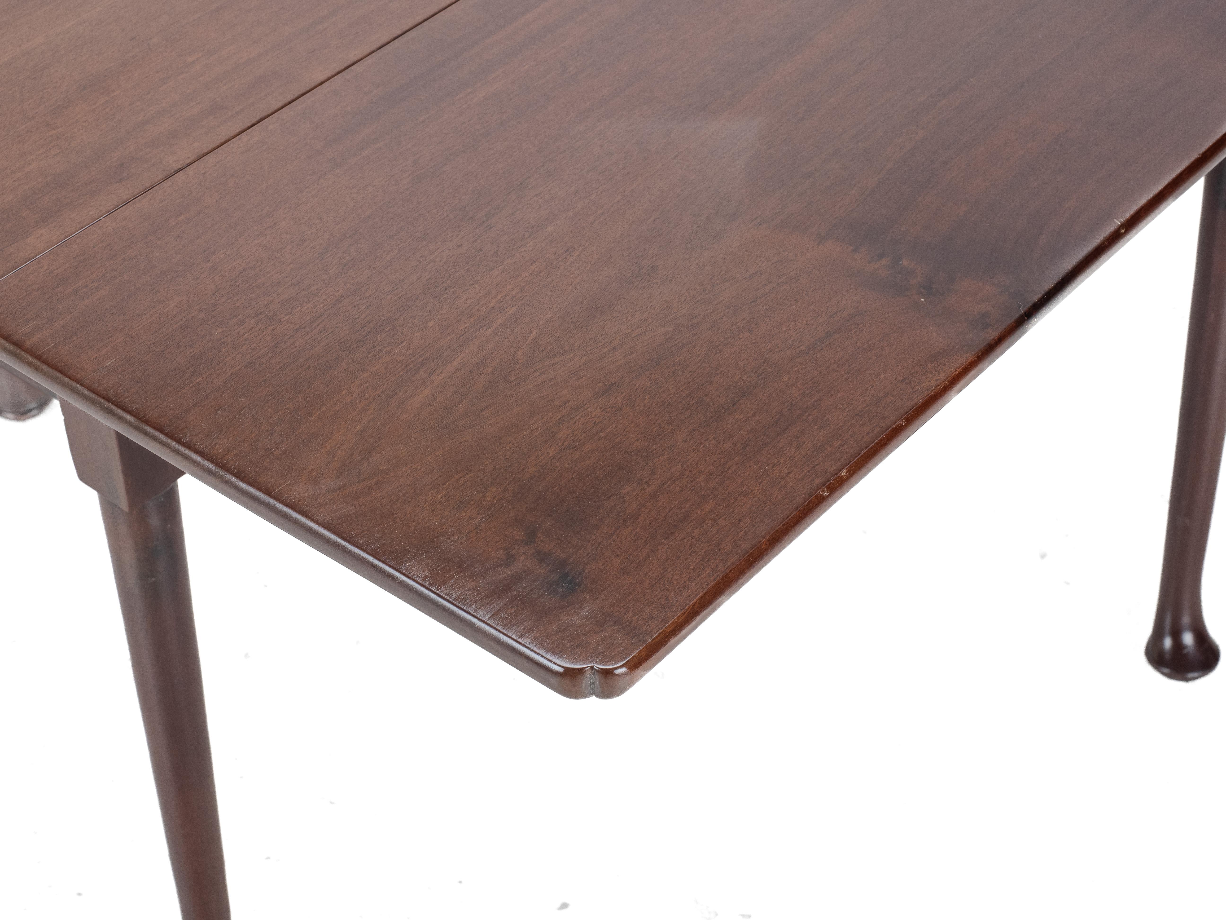 Early c18th Walnut Drop-Leaf Dining Table, Pad Feet, Queen Anne Georgian Period For Sale 6