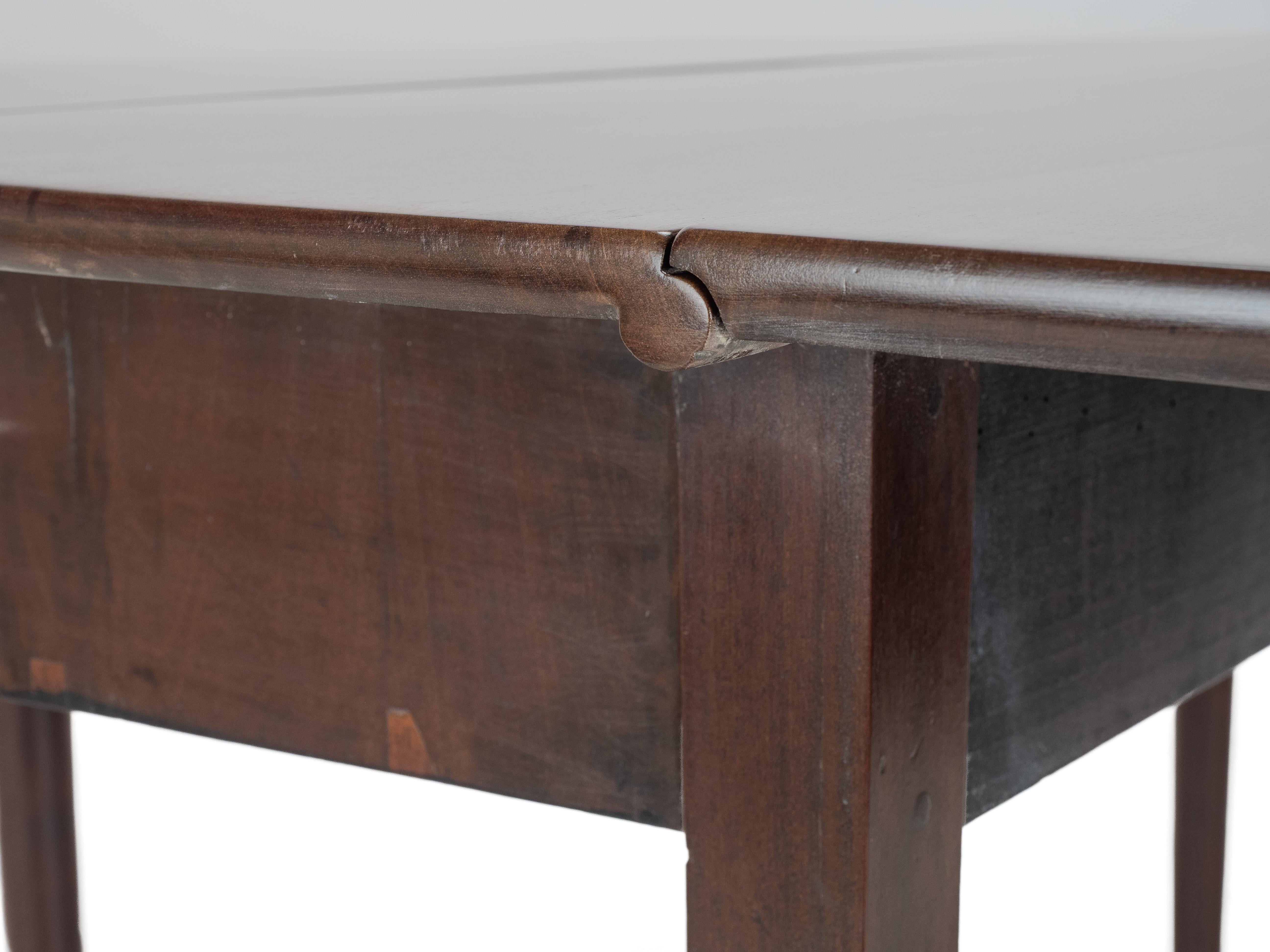 Early c18th Walnut Drop-Leaf Dining Table, Pad Feet, Queen Anne Georgian Period For Sale 7