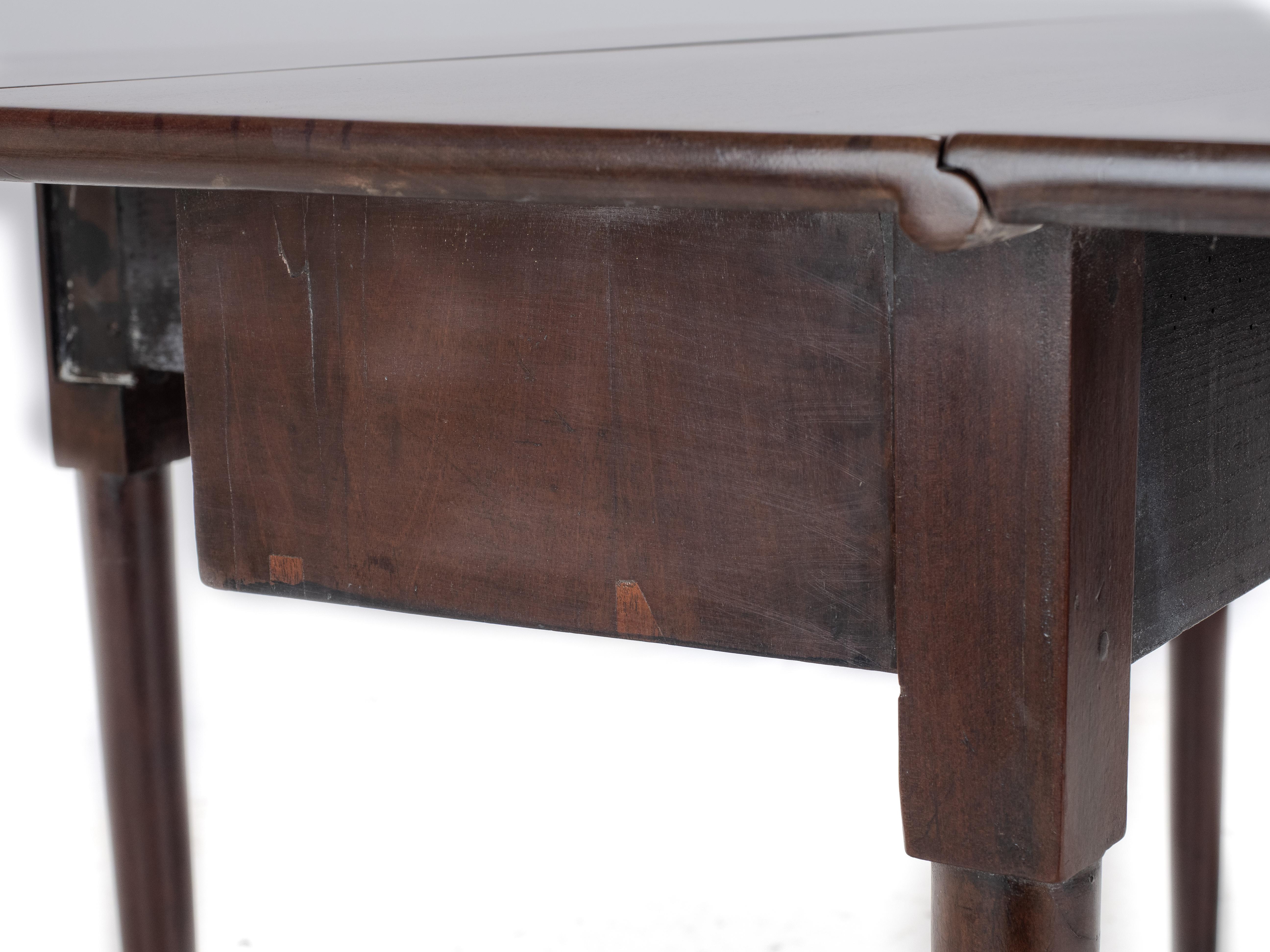 Early c18th Walnut Drop-Leaf Dining Table, Pad Feet, Queen Anne Georgian Period For Sale 8