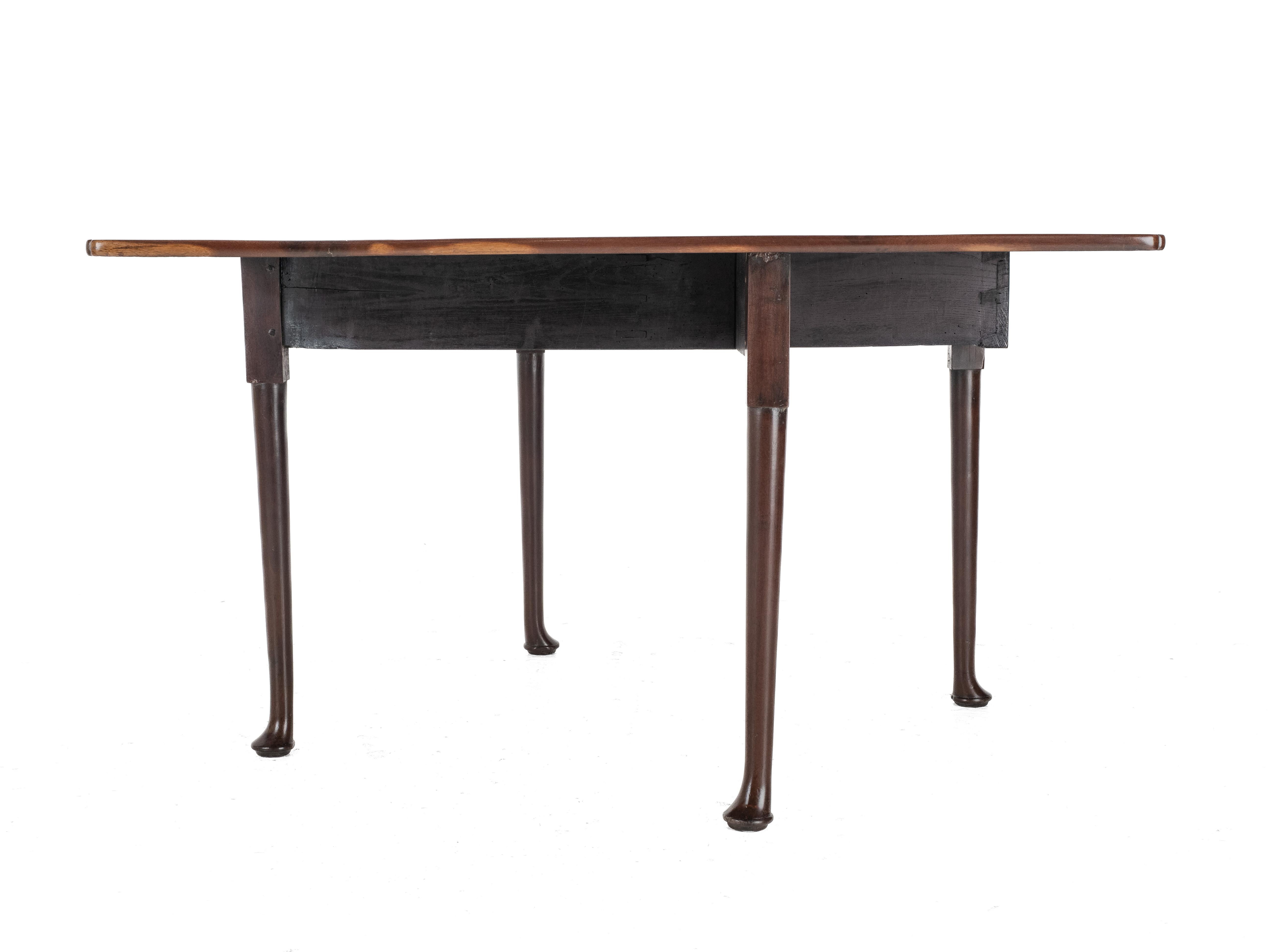 Early c18th Walnut Drop-Leaf Dining Table, Pad Feet, Queen Anne Georgian Period For Sale 10