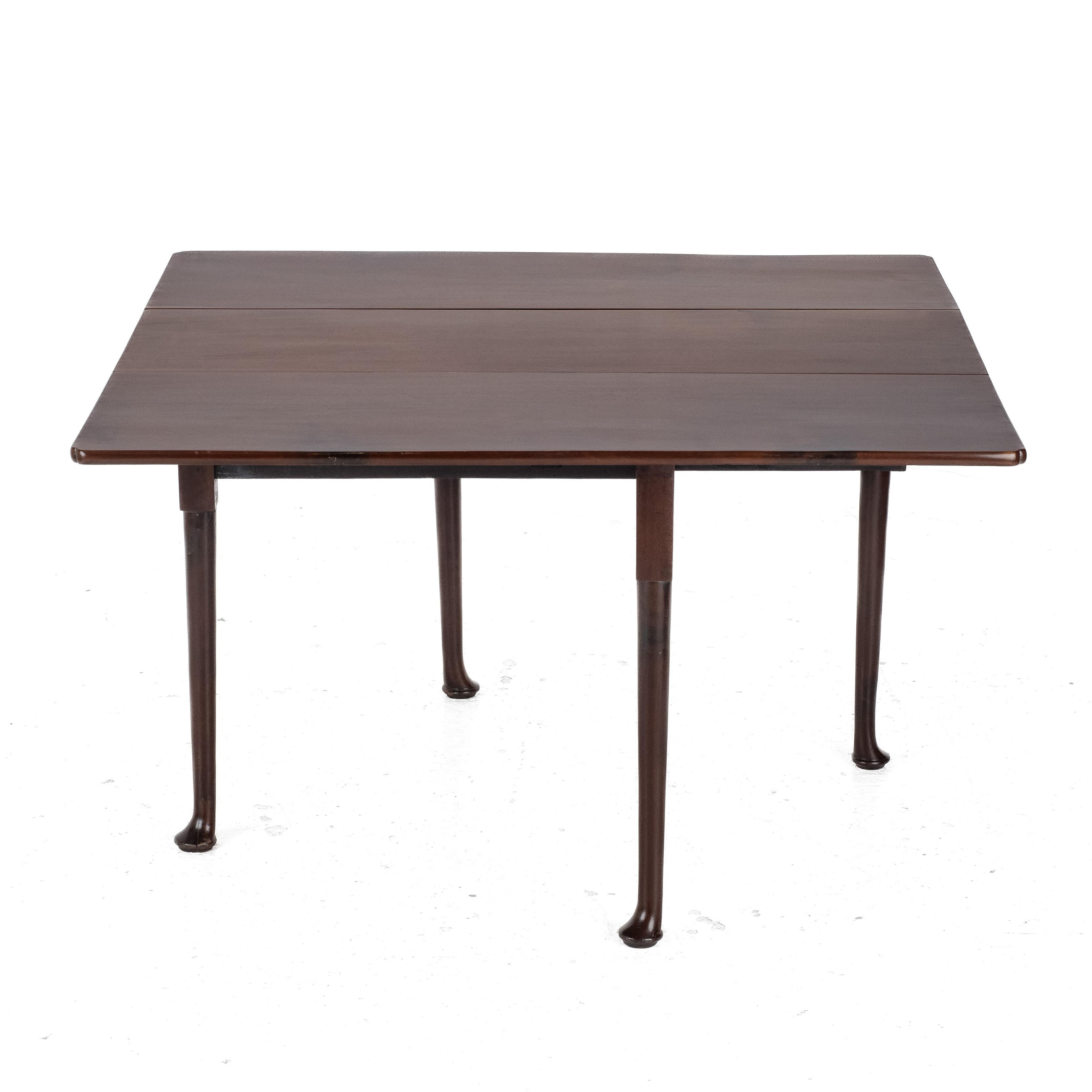 18th Century Early c18th Walnut Drop-Leaf Dining Table, Pad Feet, Queen Anne Georgian Period For Sale