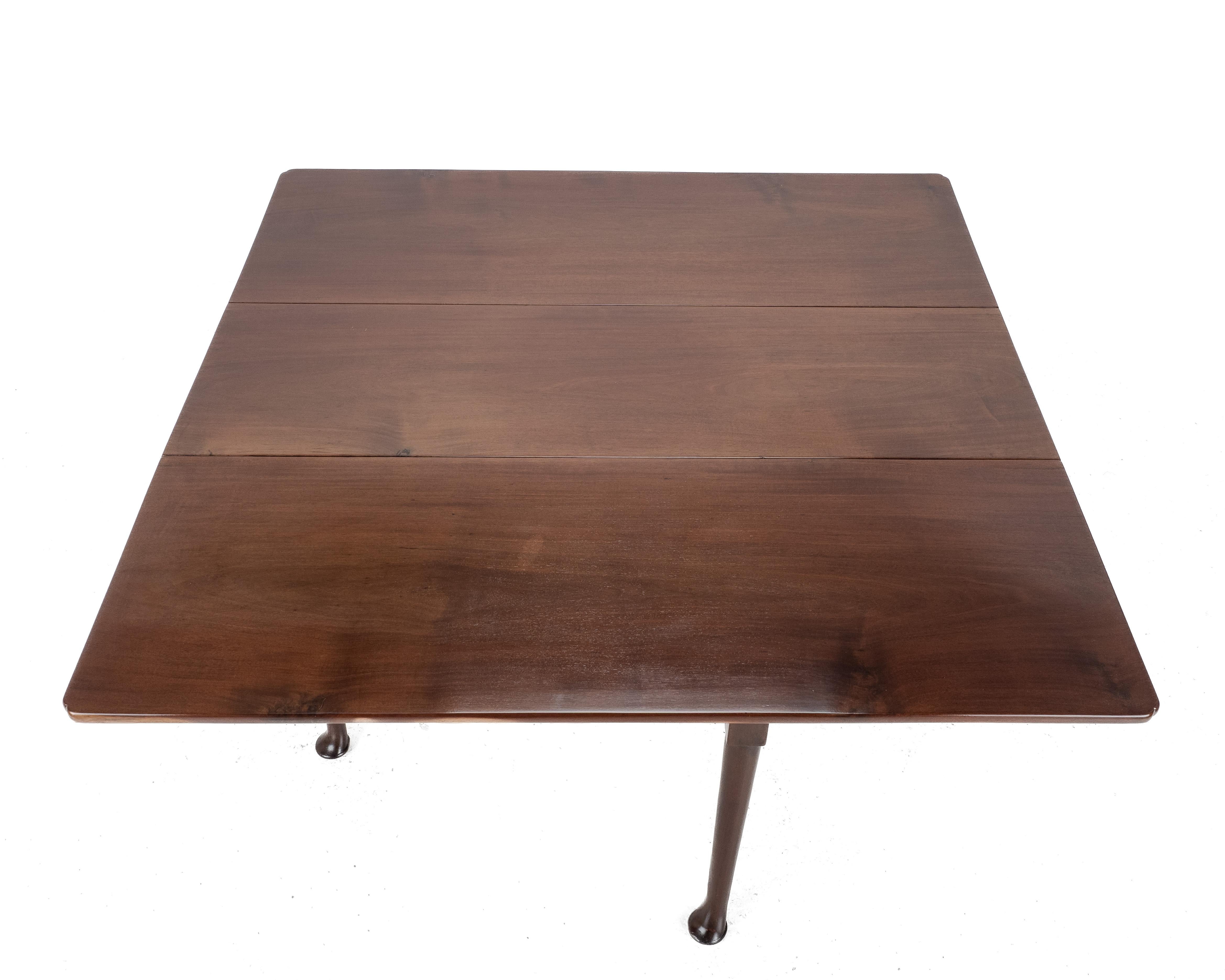 Early c18th Walnut Drop-Leaf Dining Table, Pad Feet, Queen Anne Georgian Period For Sale 3