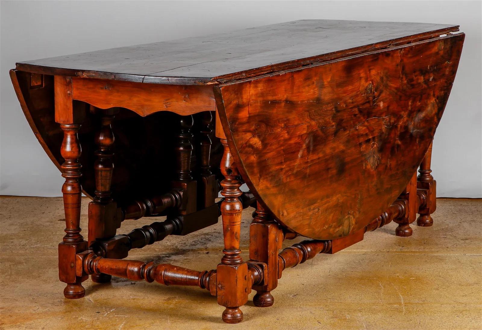 19th Century English Gateleg dining table or wake table. The oval top raised on ring turned and block supports, each leaf having gate leg action. Solid yew wood.

Wonderful patina.