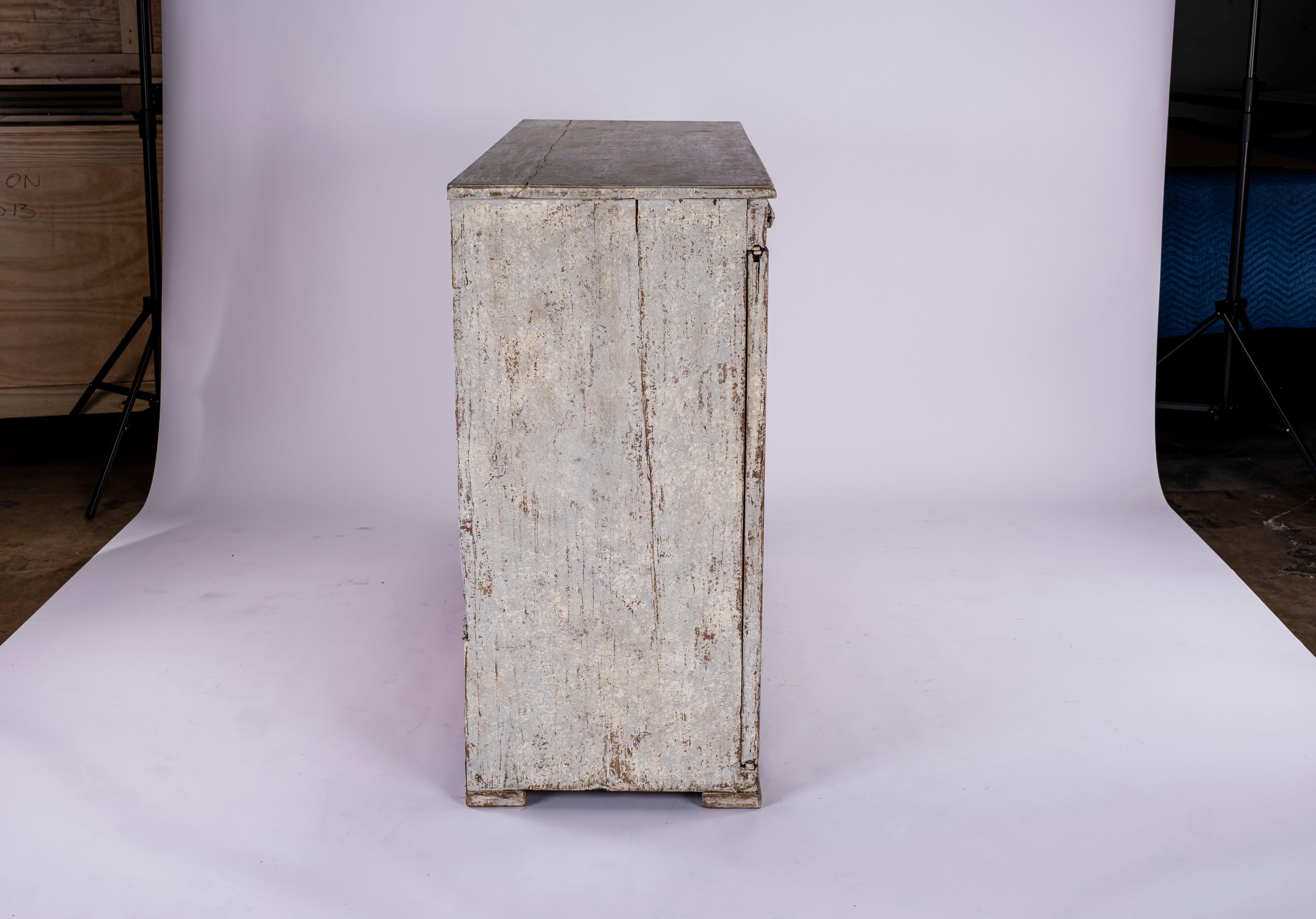 18th Century Reeded Door Gustavian Buffet In Good Condition In Houston, TX