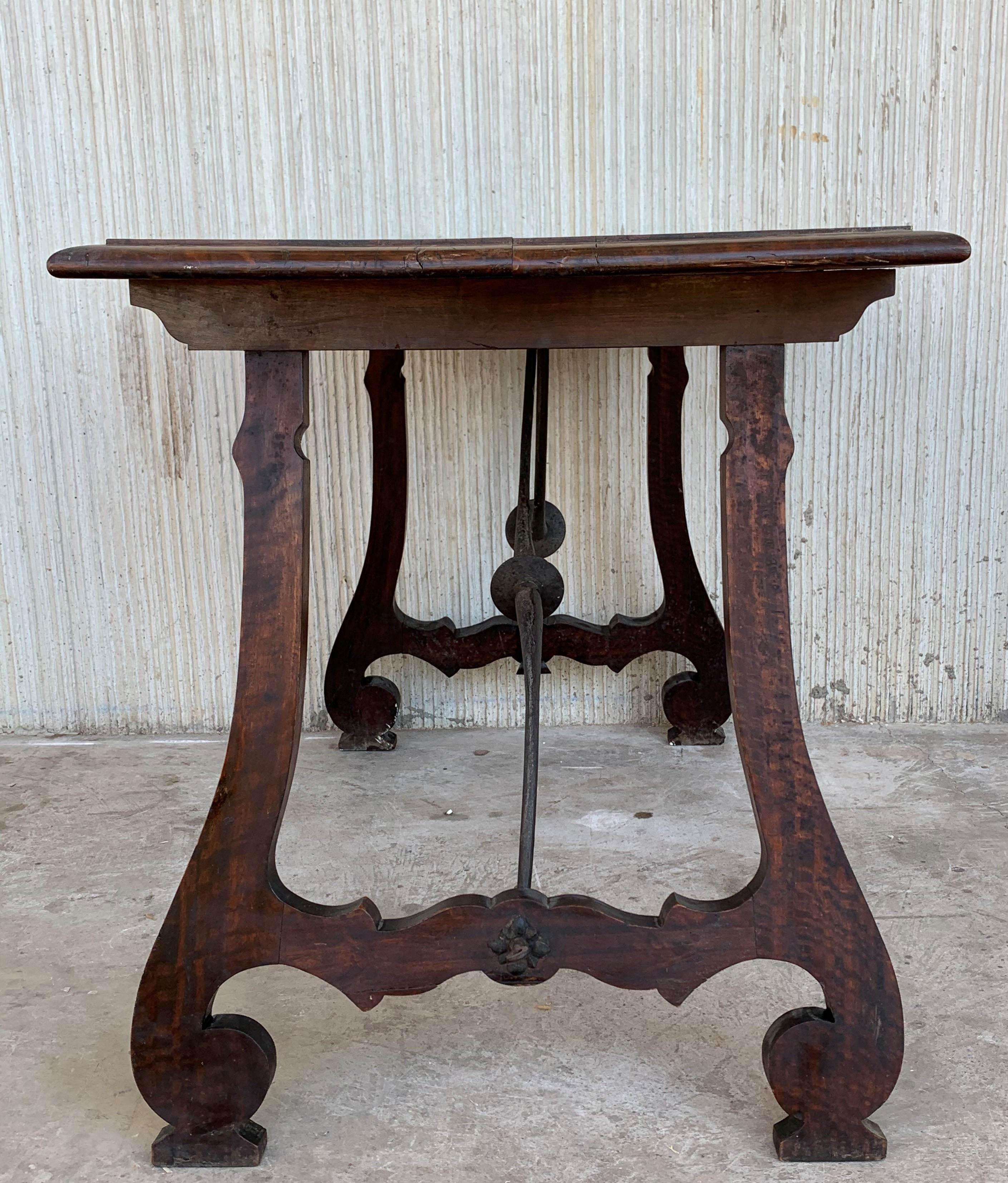 18th Century Refectory Spanish Table with Lyre Legs and Iron Stretch In Good Condition For Sale In Miami, FL