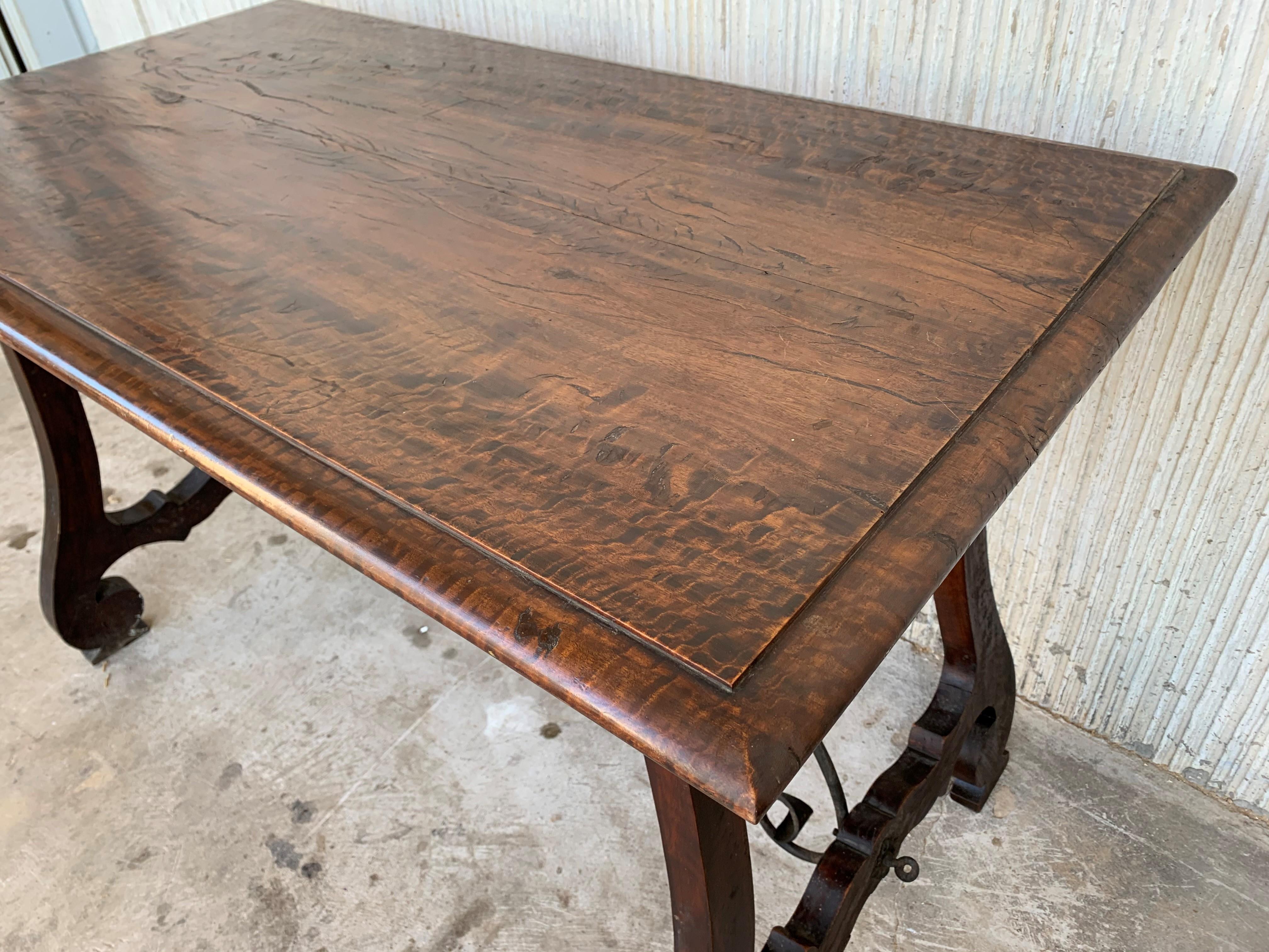 18th Century Refectory Spanish Table with Lyre Legs and Iron Stretch For Sale 2