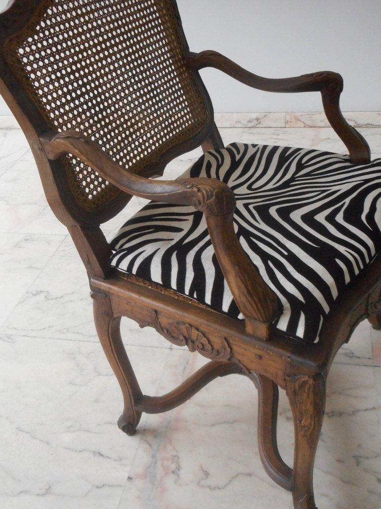 18th Century Regence Caned French Armchair In Fair Condition For Sale In Brussels, BE
