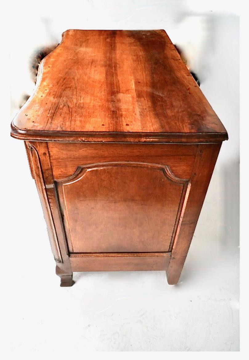 18th Century Regence Provincial Commode For Sale 1