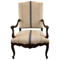 Fauteuil Régence du 18ème siècle, bois de hêtre français ancien, fauteuil en laiton