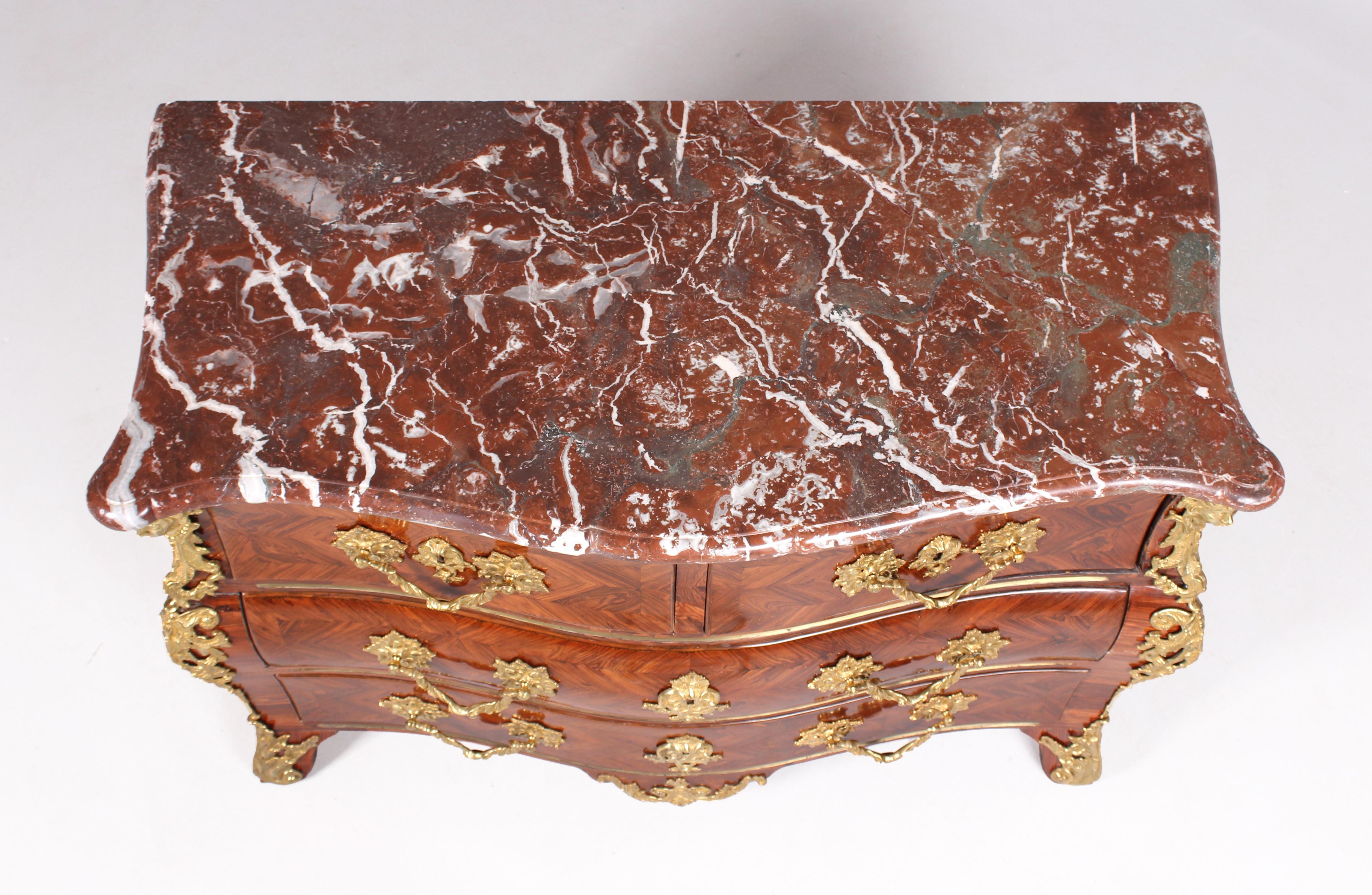 18th Century Regence - Louis XV Chest of Drawers, Rosewood, France, circa 1730 In Good Condition For Sale In Greven, DE