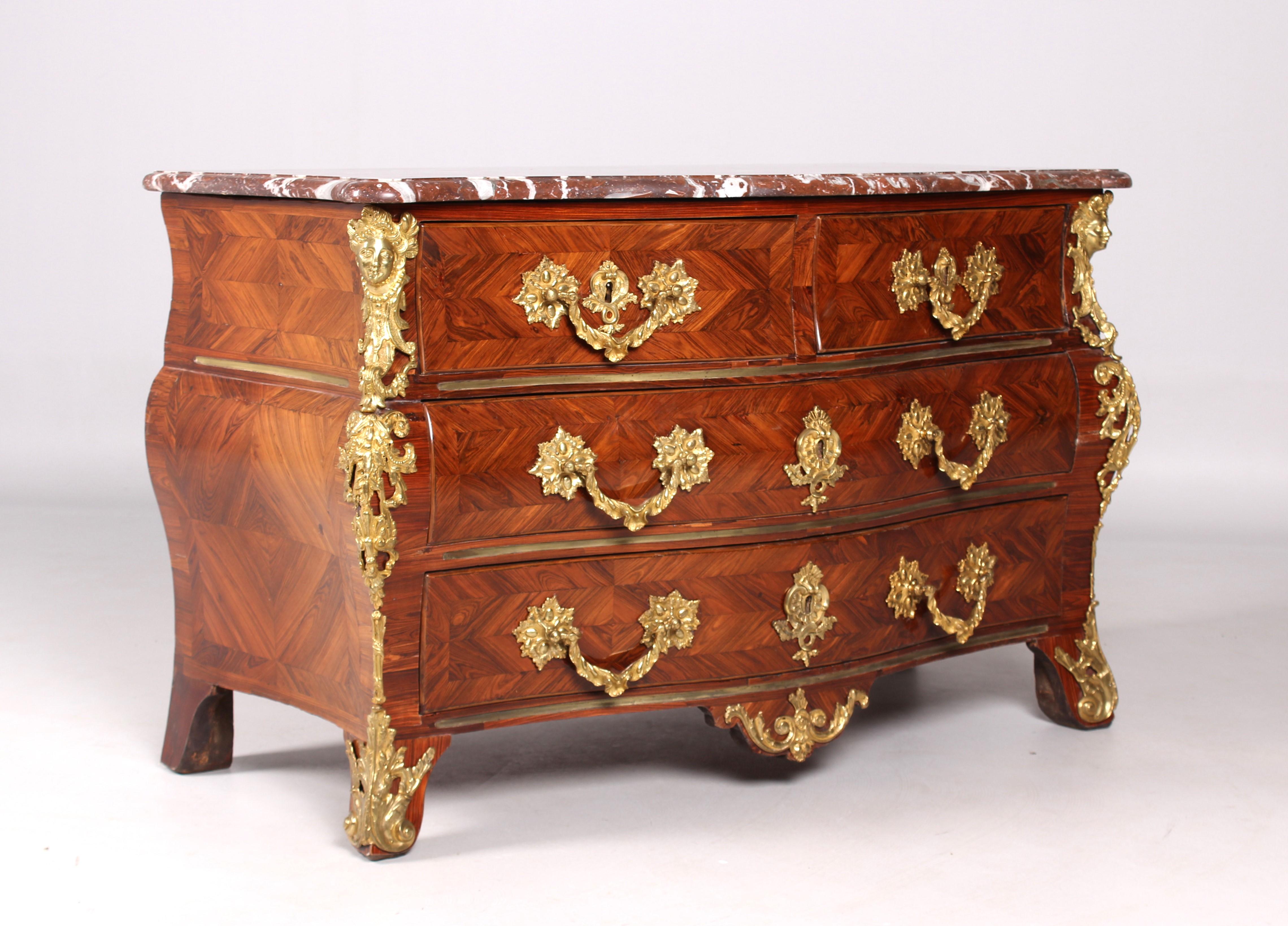 Early 18th Century 18th Century Regence - Louis XV Chest of Drawers, Rosewood, France, circa 1730 For Sale