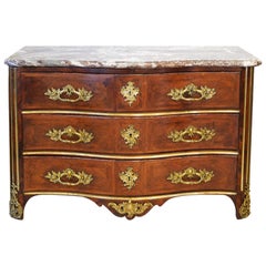 Commode Régence du 18ème siècle en parqueterie de bois de violette montée en bronze doré, Francois Mondon