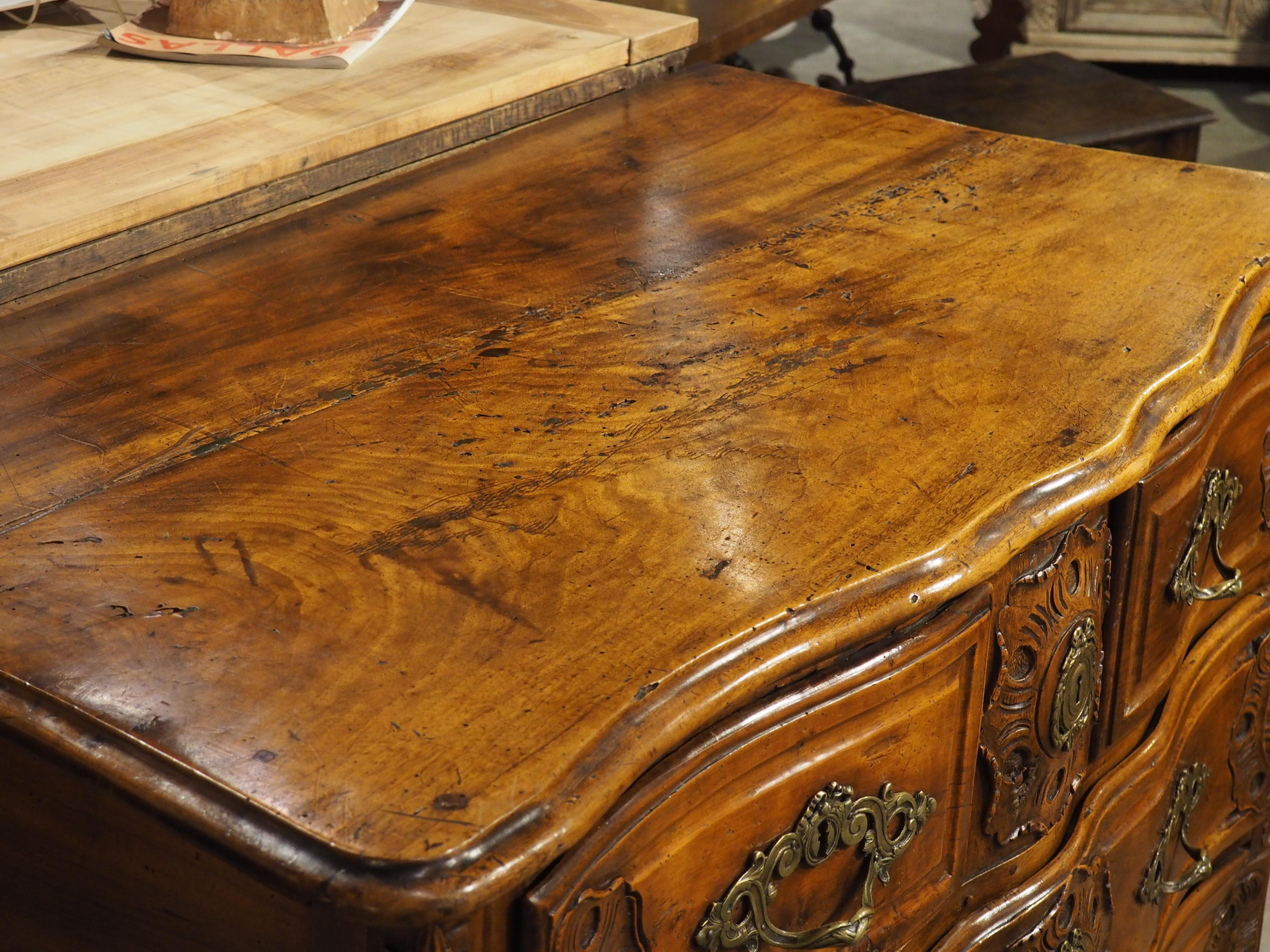 18th Century Regence Period Carved Walnut Lyonnaise Commode 'Arbalete' For Sale 4