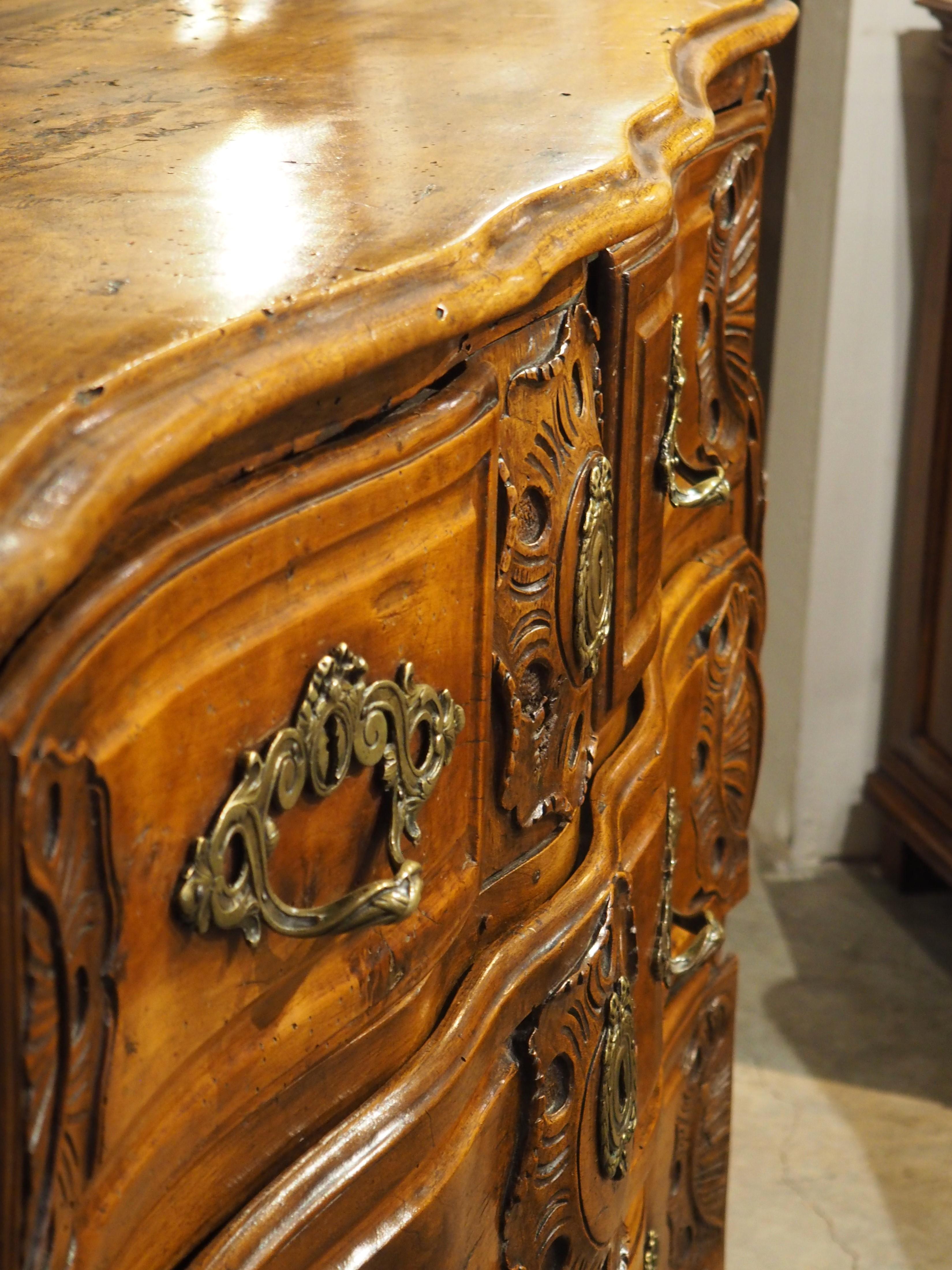 18th Century Regence Period Carved Walnut Lyonnaise Commode 'Arbalete' For Sale 6