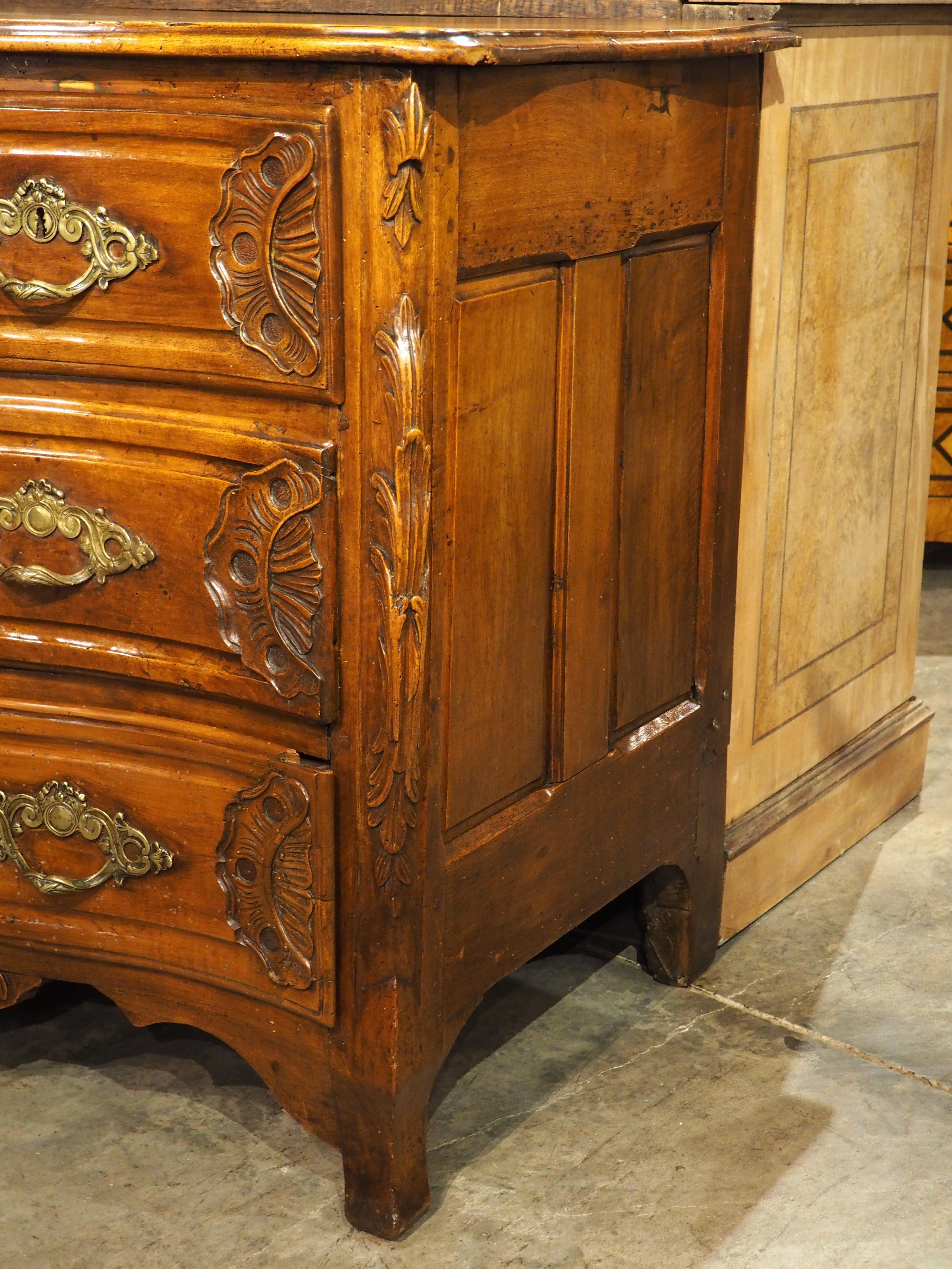 18th Century Regence Period Carved Walnut Lyonnaise Commode 'Arbalete' For Sale 12