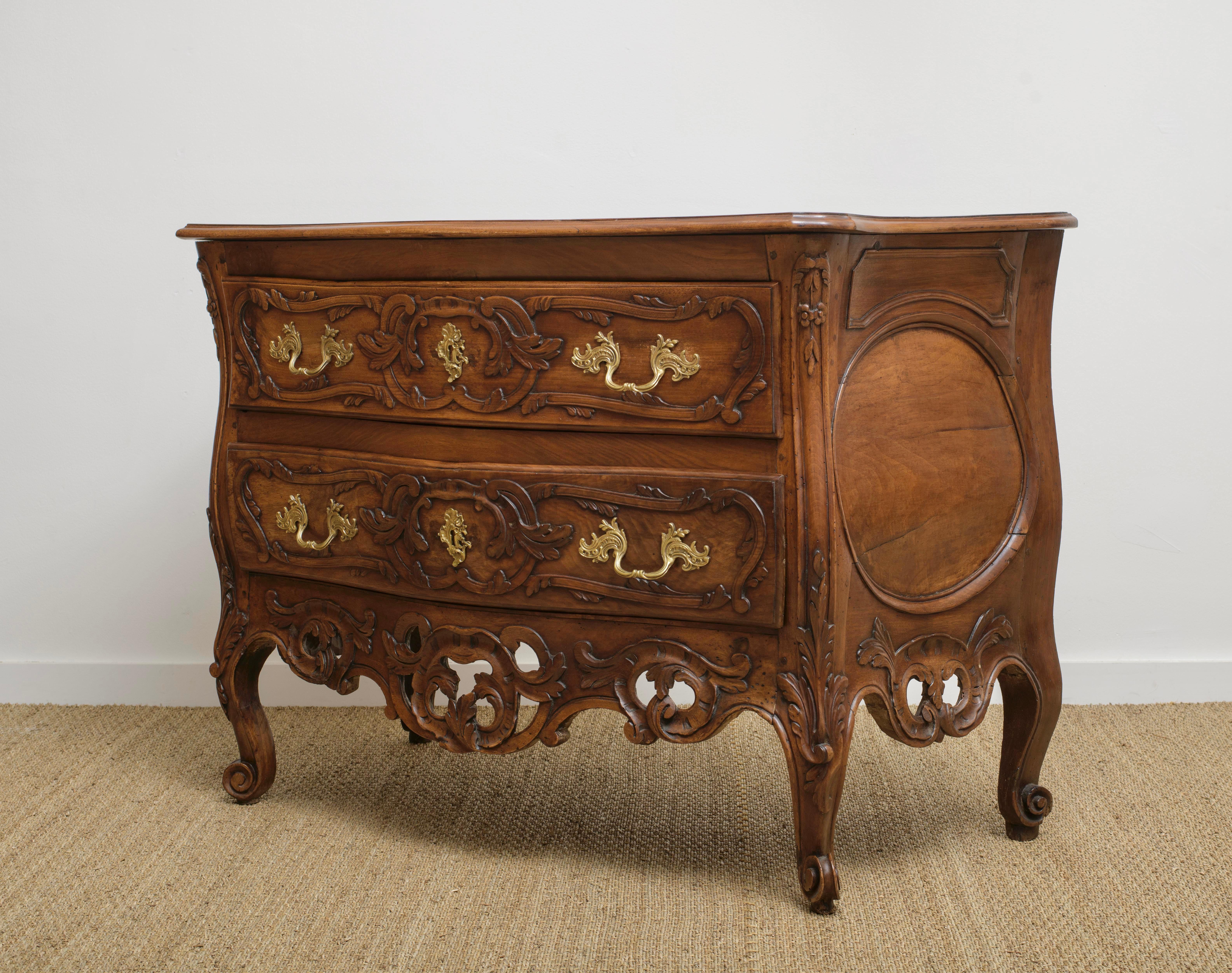 18th Century 18th century Régence Period Provençal commode from Nîmes  For Sale