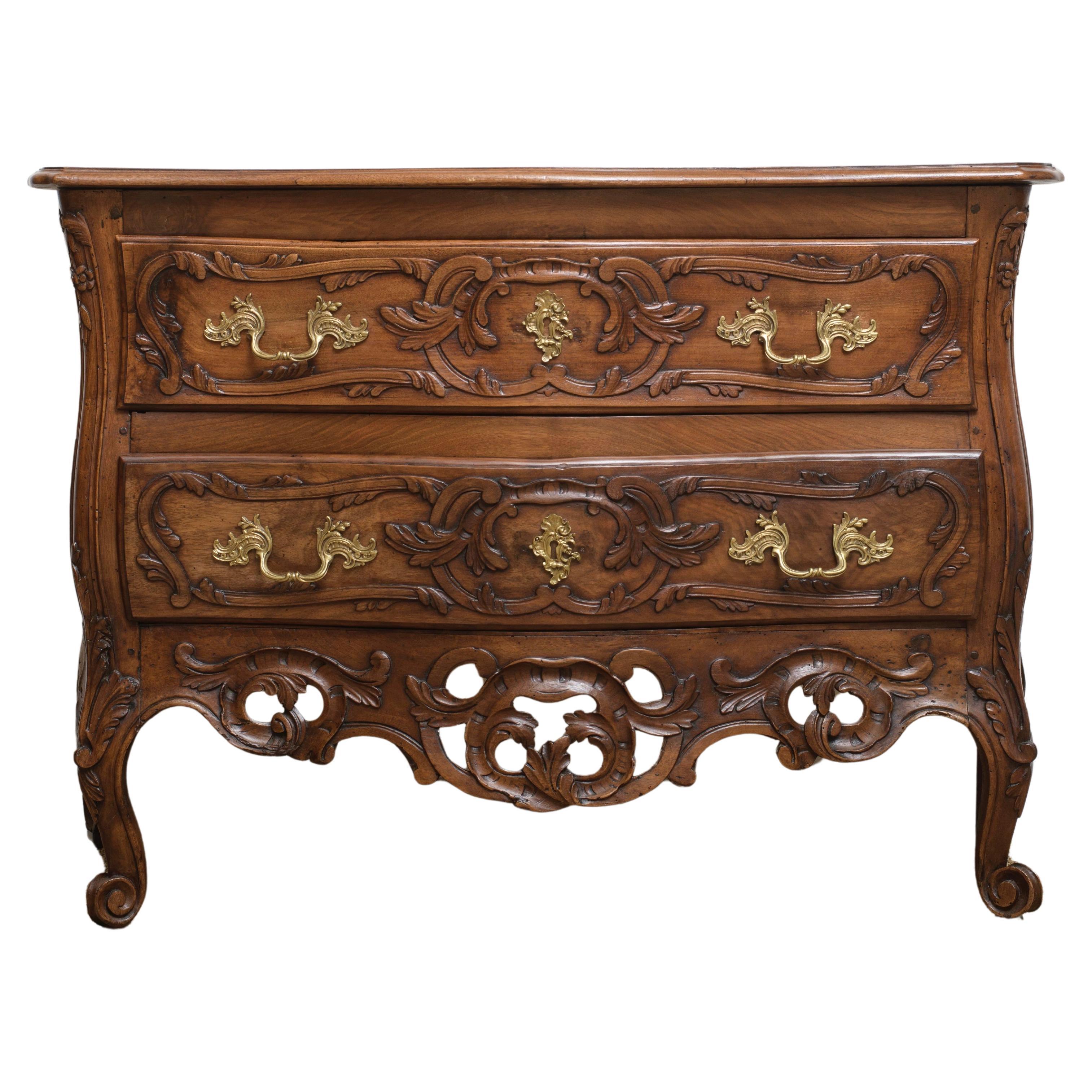 18th century Régence Period Provençal commode from Nîmes  For Sale