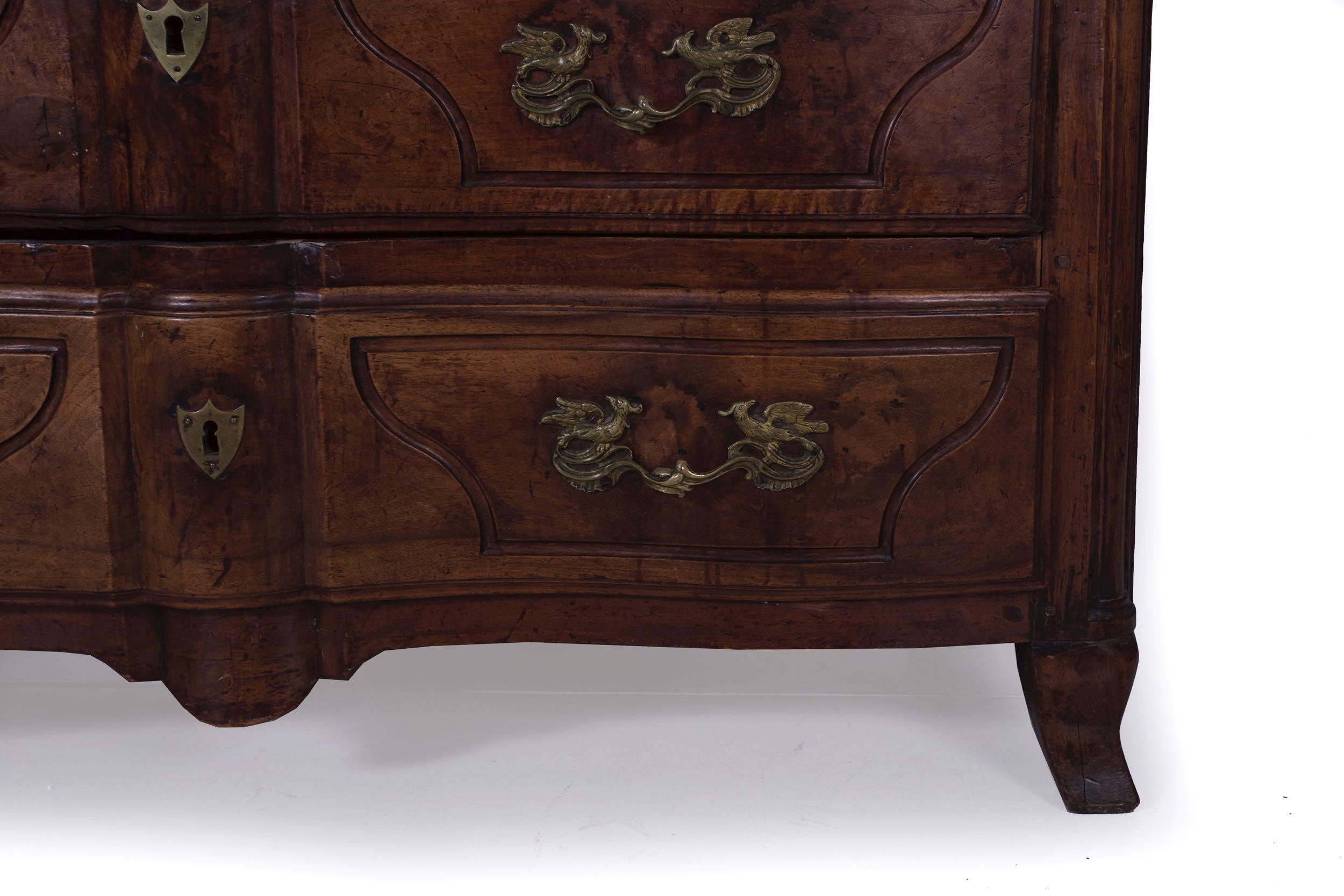 18th Century Regencé Period Walnut Commode Chest of Drawers, circa 1730-1750 For Sale 5