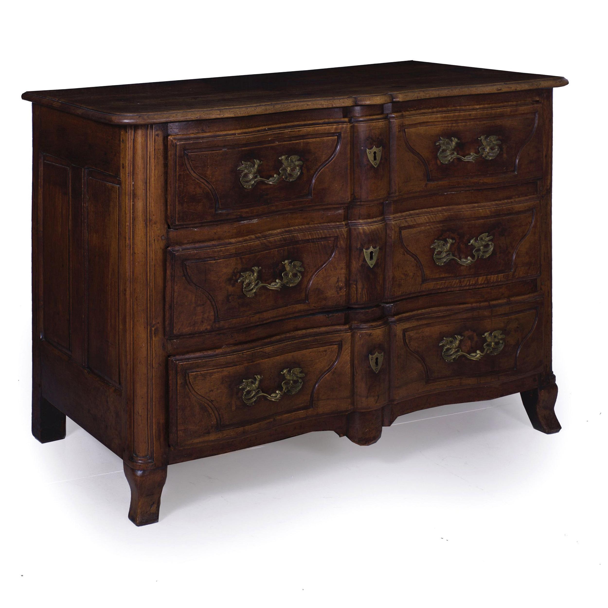A FINE REGENCÉ PERIOD WALNUT COMMODE WITH BIRD-FORM PULLS
France, circa 1730-50
Item # 010PXZ21Q 

A rare and very fine 18th century commode of the Regencé period, this substantial chest of drawers has been beautifully preserved. The dense walnut