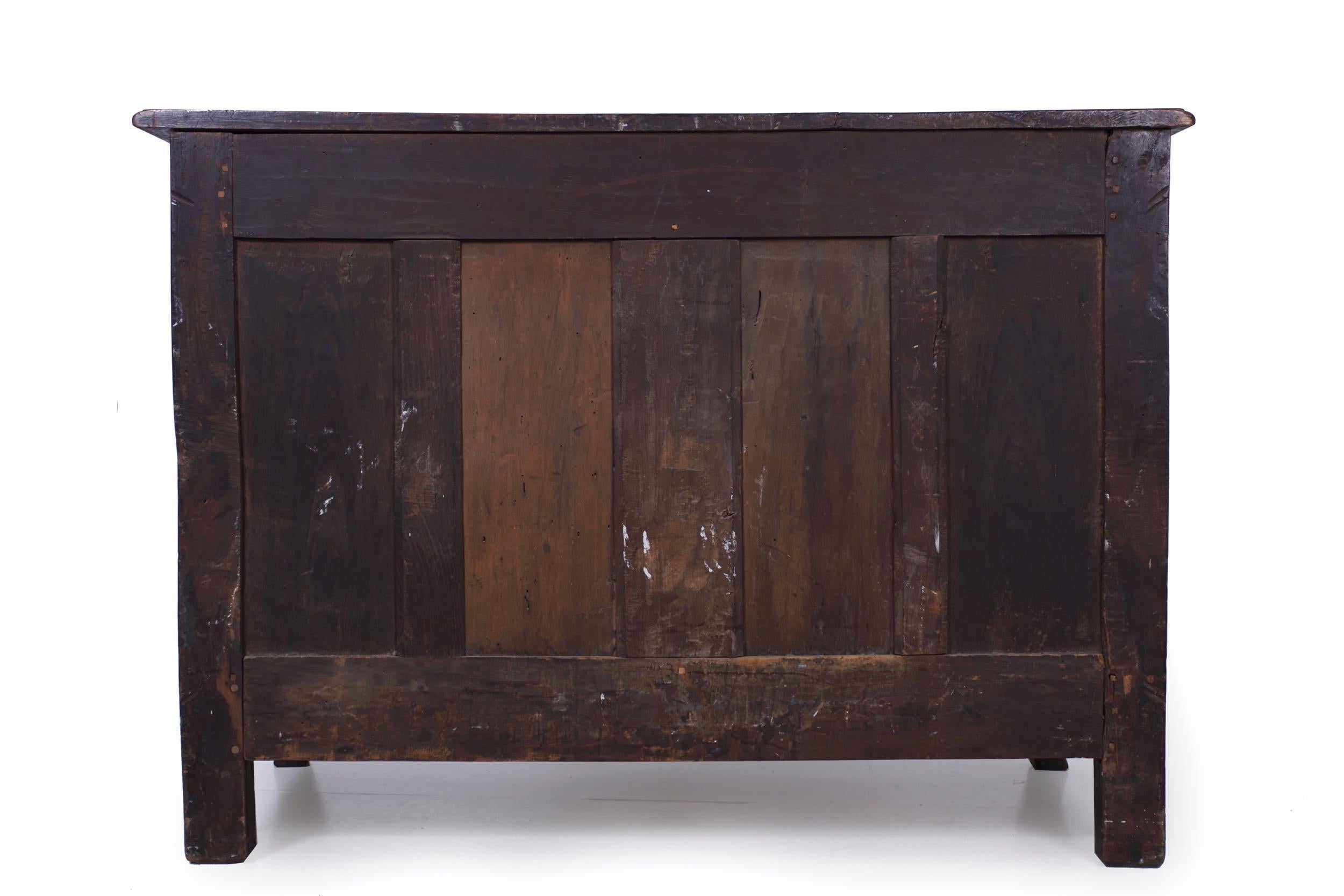 French 18th Century Regencé Period Walnut Commode Chest of Drawers, circa 1730-1750 For Sale