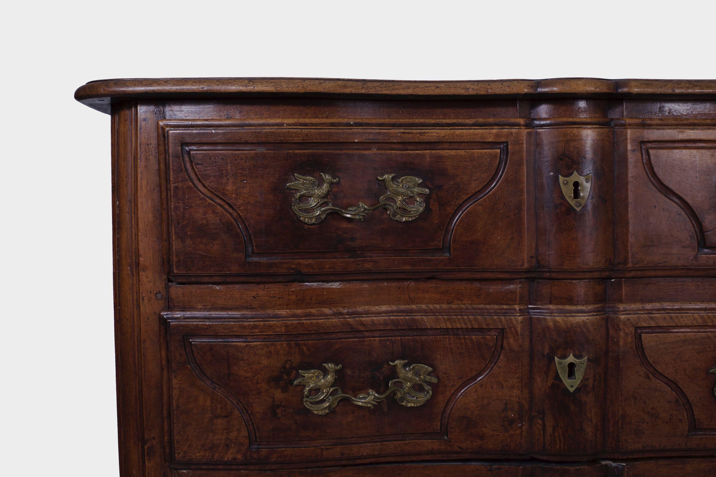 18th Century Regencé Period Walnut Commode Chest of Drawers, circa 1730-1750 For Sale 2
