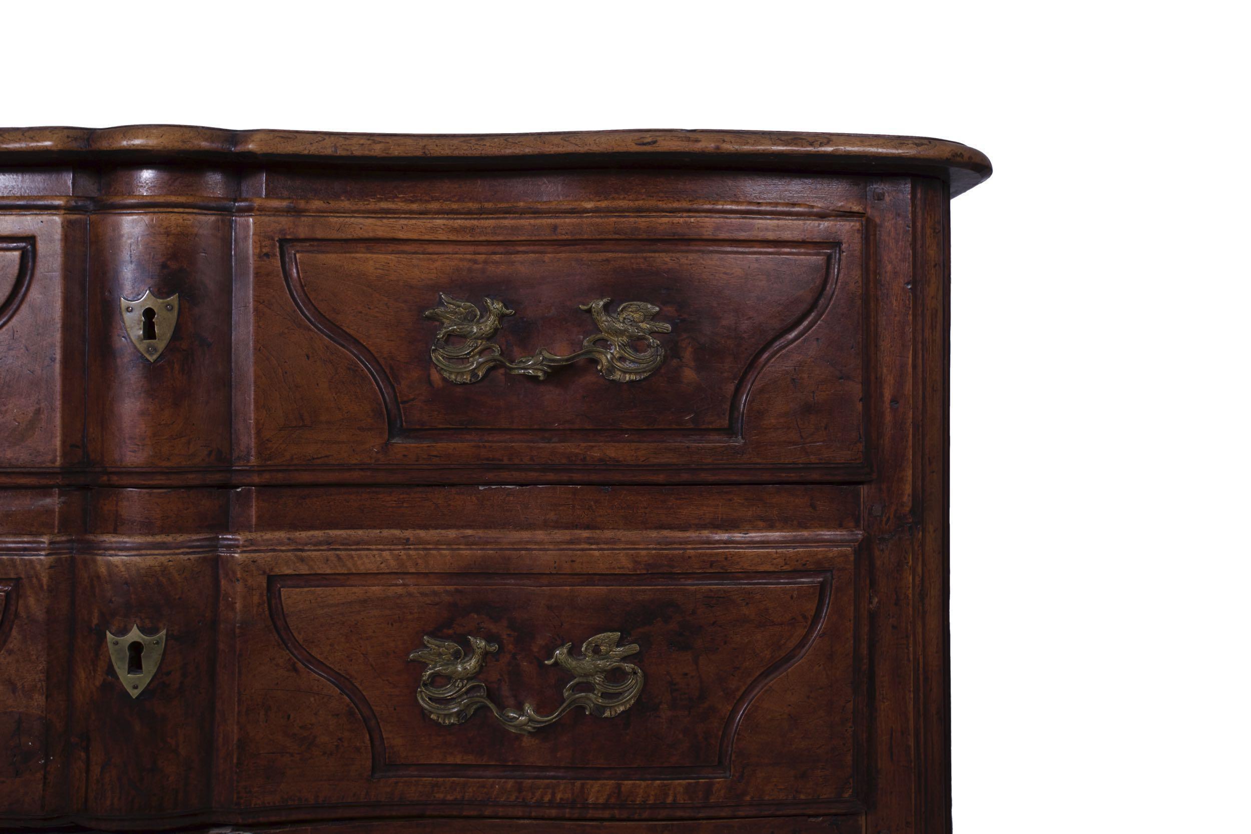 18th Century Regencé Period Walnut Commode Chest of Drawers, circa 1730-1750 For Sale 3