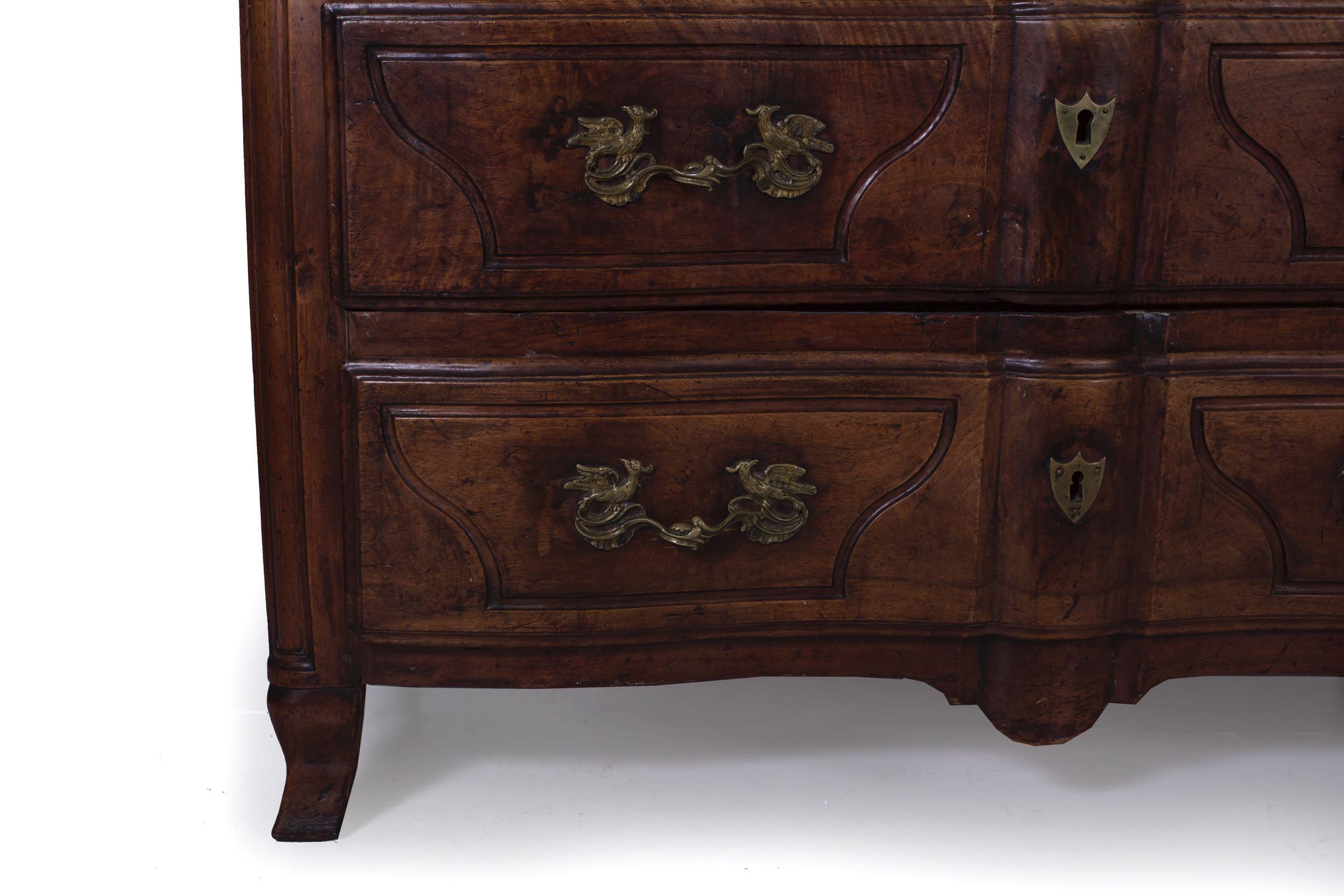 18th Century Regencé Period Walnut Commode Chest of Drawers, circa 1730-1750 For Sale 4