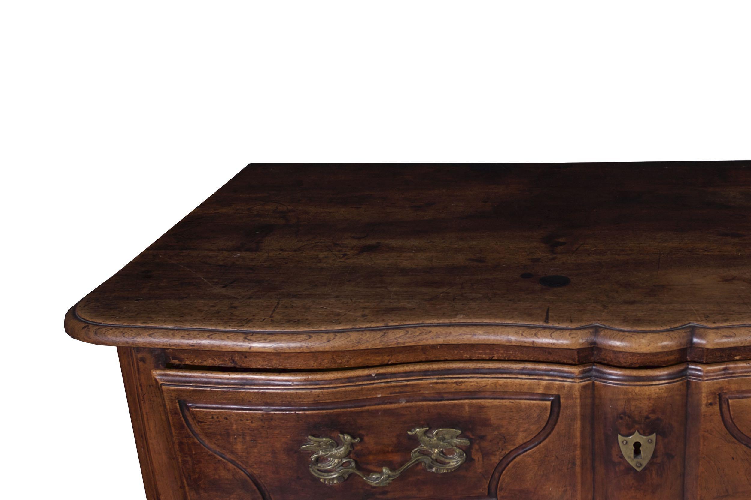 18th Century Regencé Period Walnut Commode Chest of Drawers, circa 1730-1750 For Sale 10