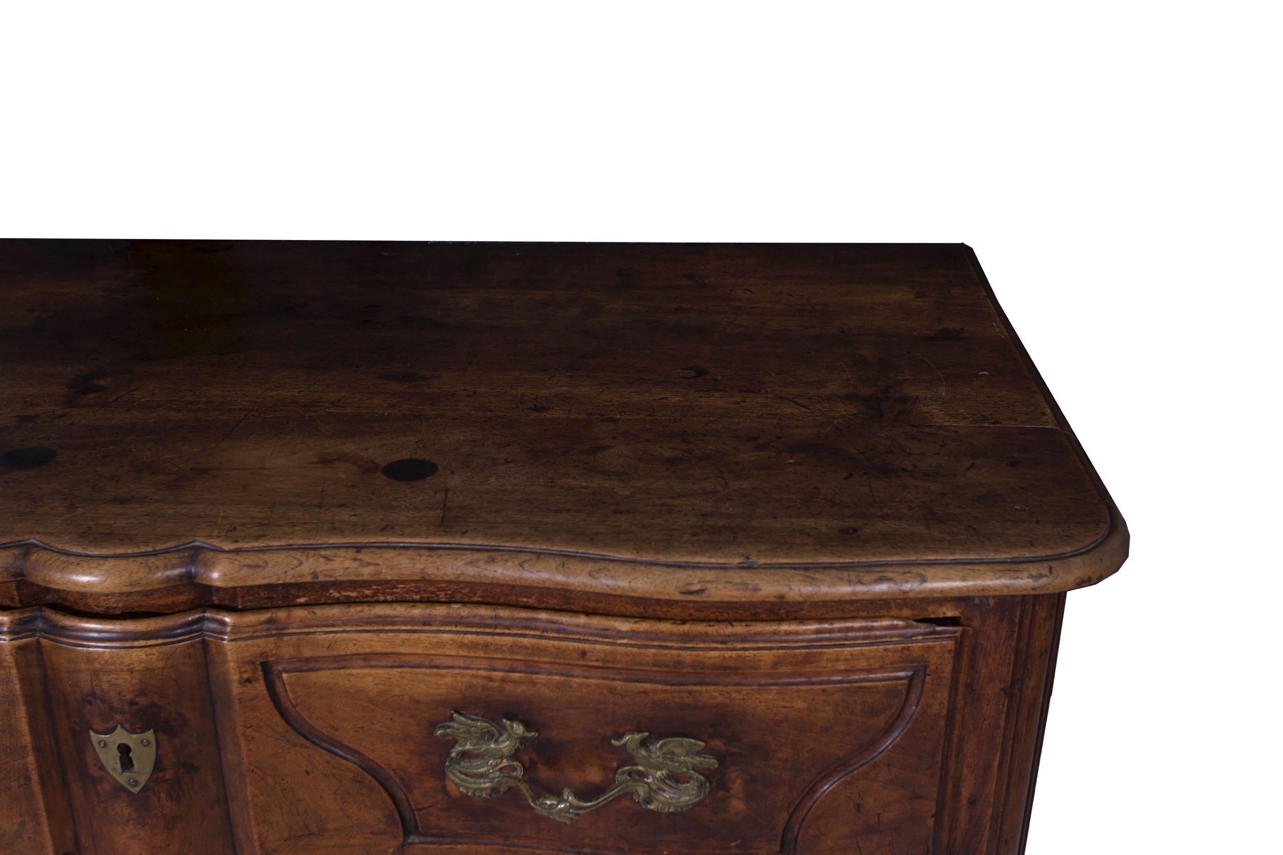 18th Century Regencé Period Walnut Commode Chest of Drawers, circa 1730-1750 For Sale 11