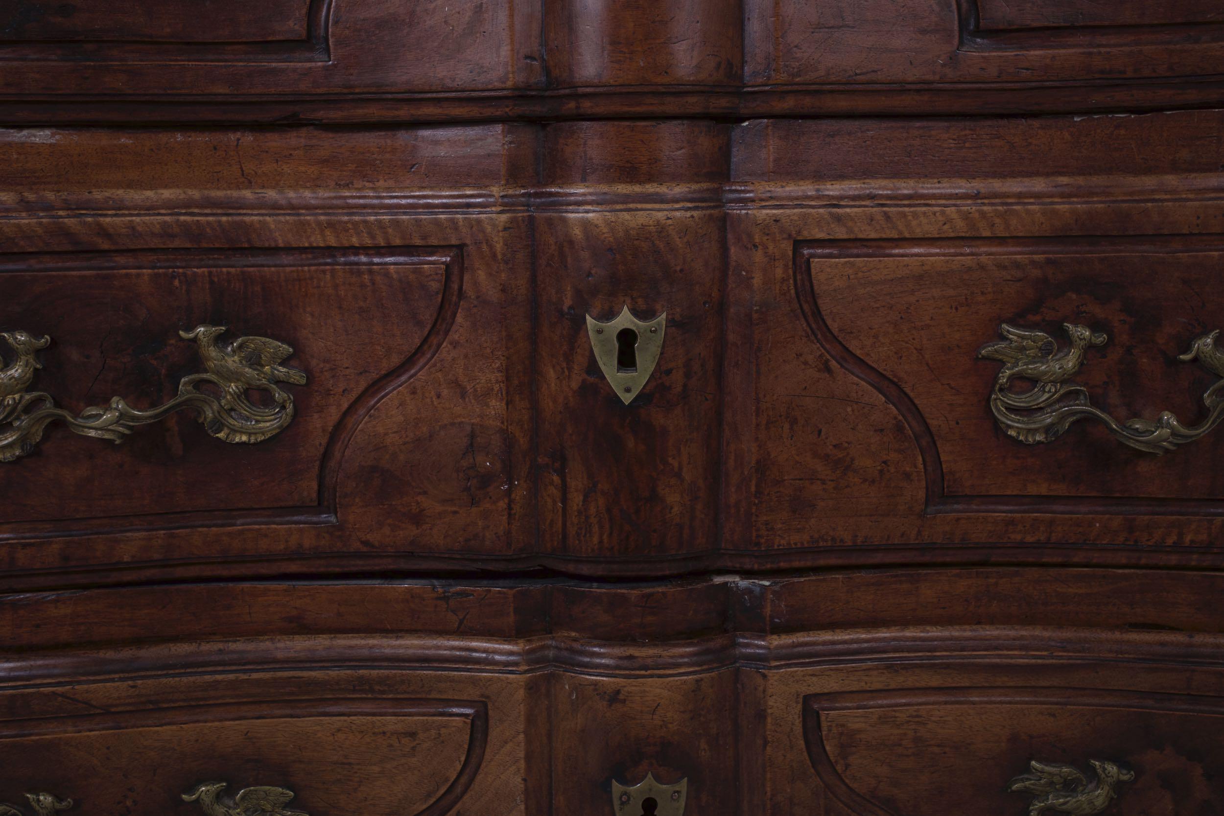 18th Century Regencé Period Walnut Commode Chest of Drawers, circa 1730-1750 For Sale 13