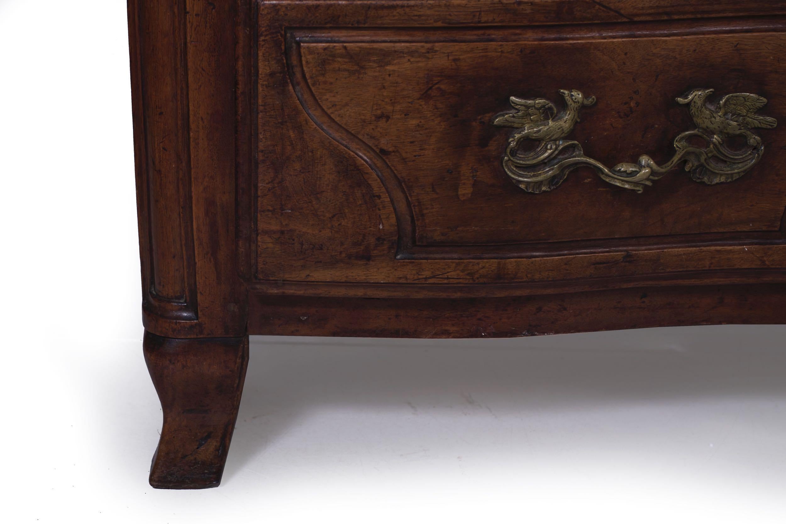 18th Century Regencé Period Walnut Commode Chest of Drawers, circa 1730-1750 For Sale 14