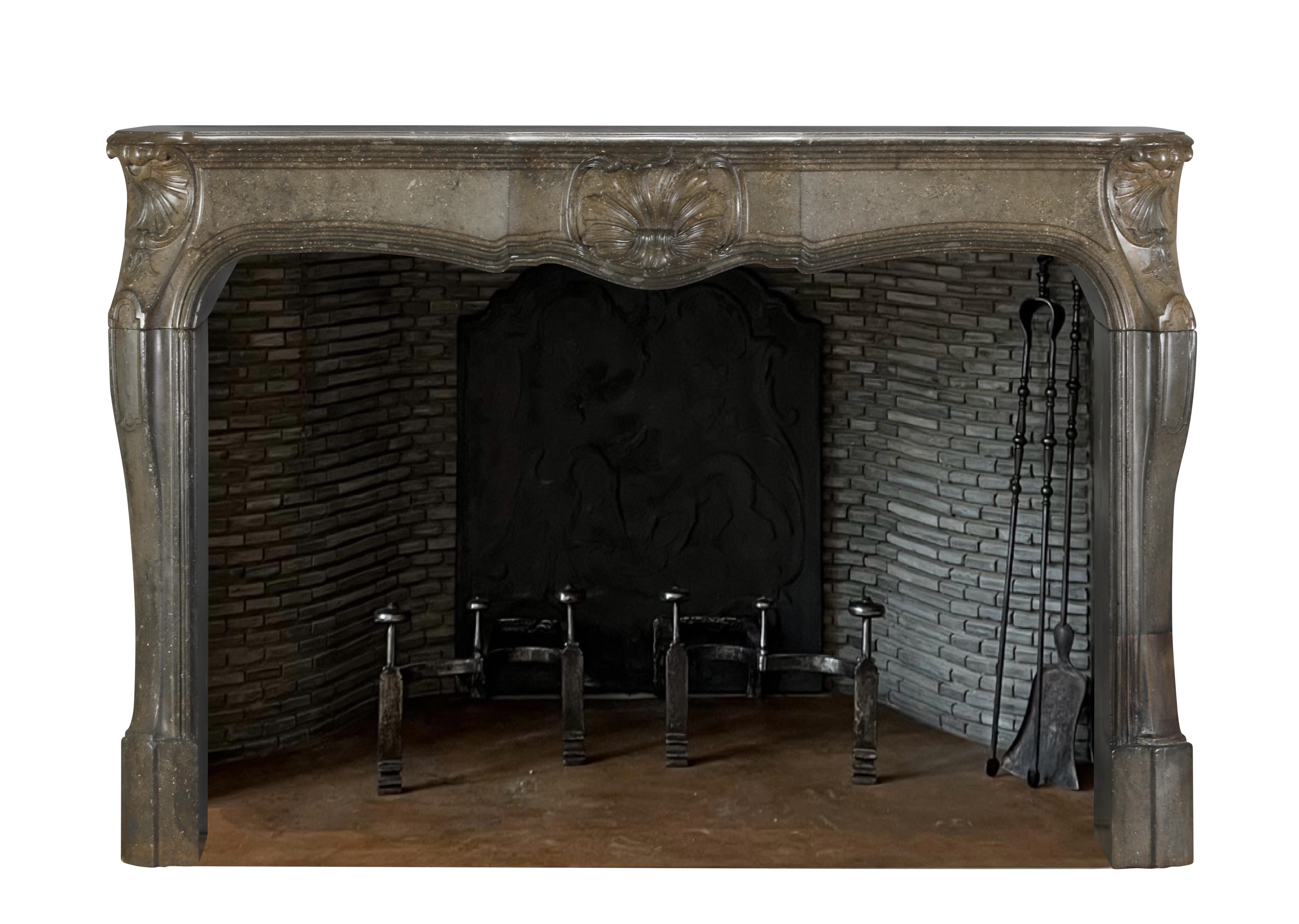 18th Century Regency Fireplace Mantel In Stone For High End Bespoke Project In Excellent Condition For Sale In Beervelde, BE