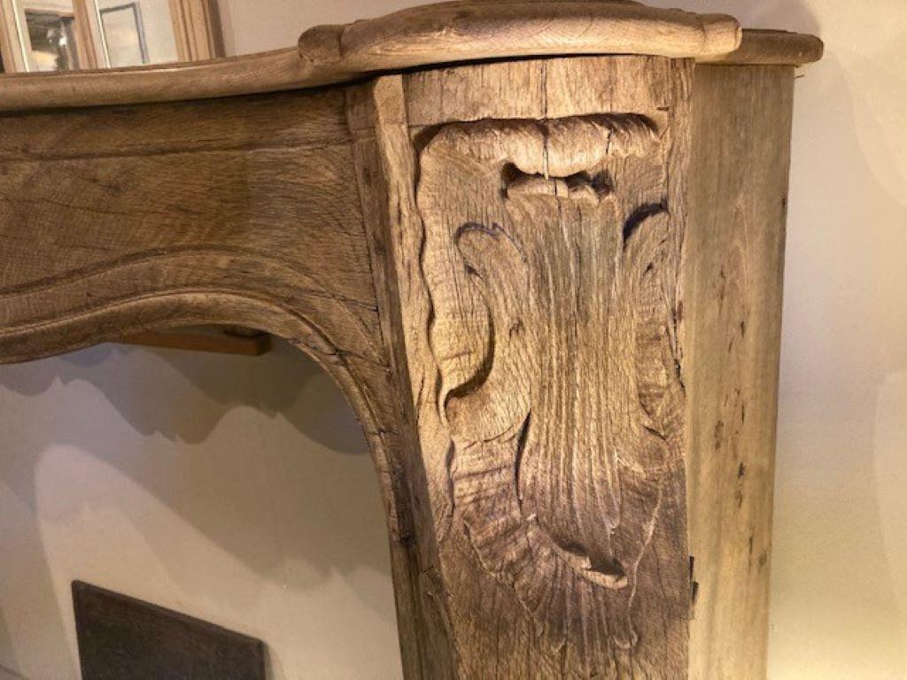 Chêne Cheminée en bois de style Régence du 18e siècle en Oak Oak en vente