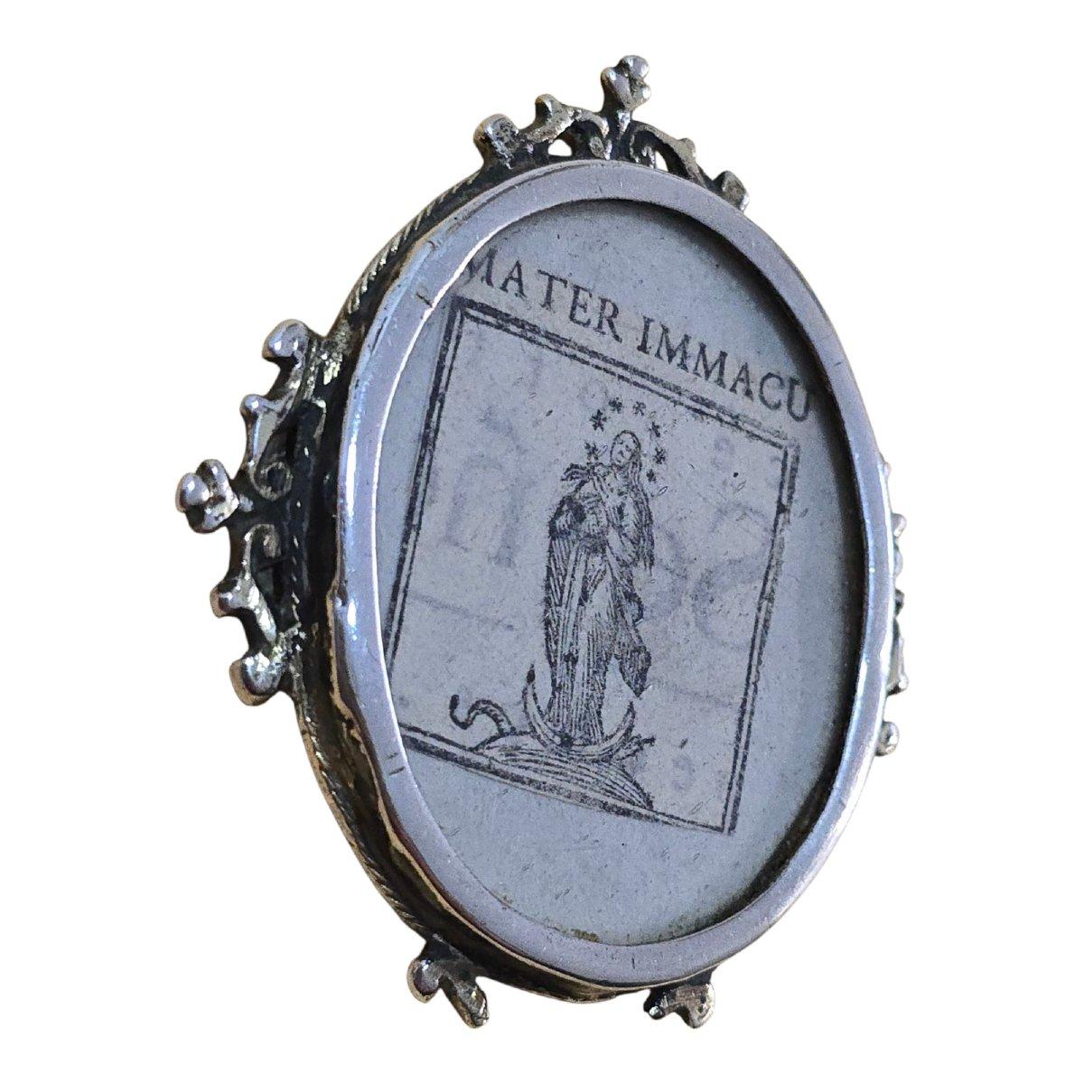 Baroque Reliquaire du XVIIIe siècle en argent massif, finement gravé à la main. en vente
