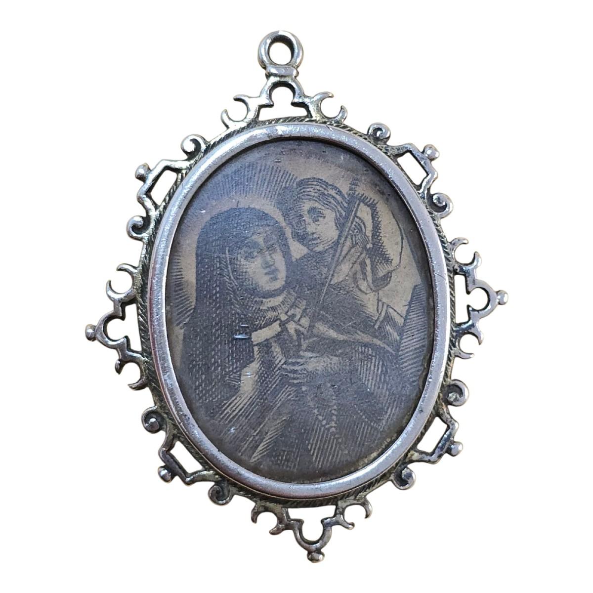 Gravé Reliquaire du XVIIIe siècle en argent massif, finement gravé à la main. en vente