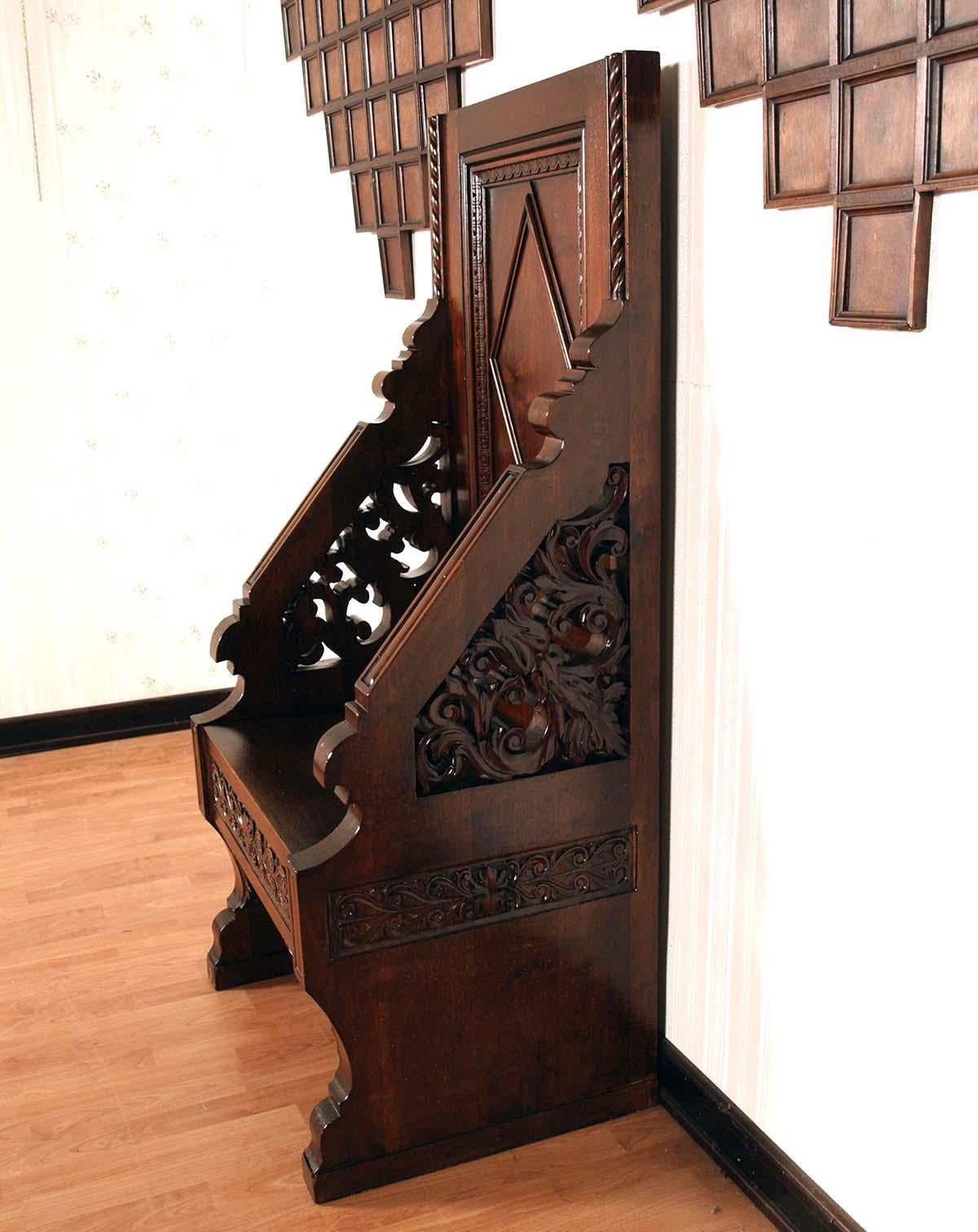 18th Century Renaissance Hand-Carved Throne, Walnut Armchair with Two Crowns For Sale 6