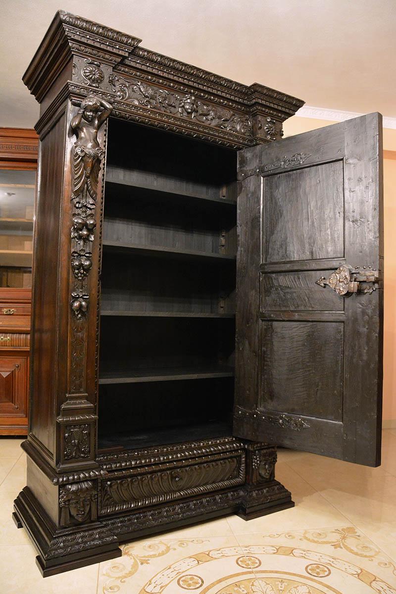 18th Century Renaissance Revival Carved Walnut Wardorbe In Good Condition For Sale In Liverpool, GB
