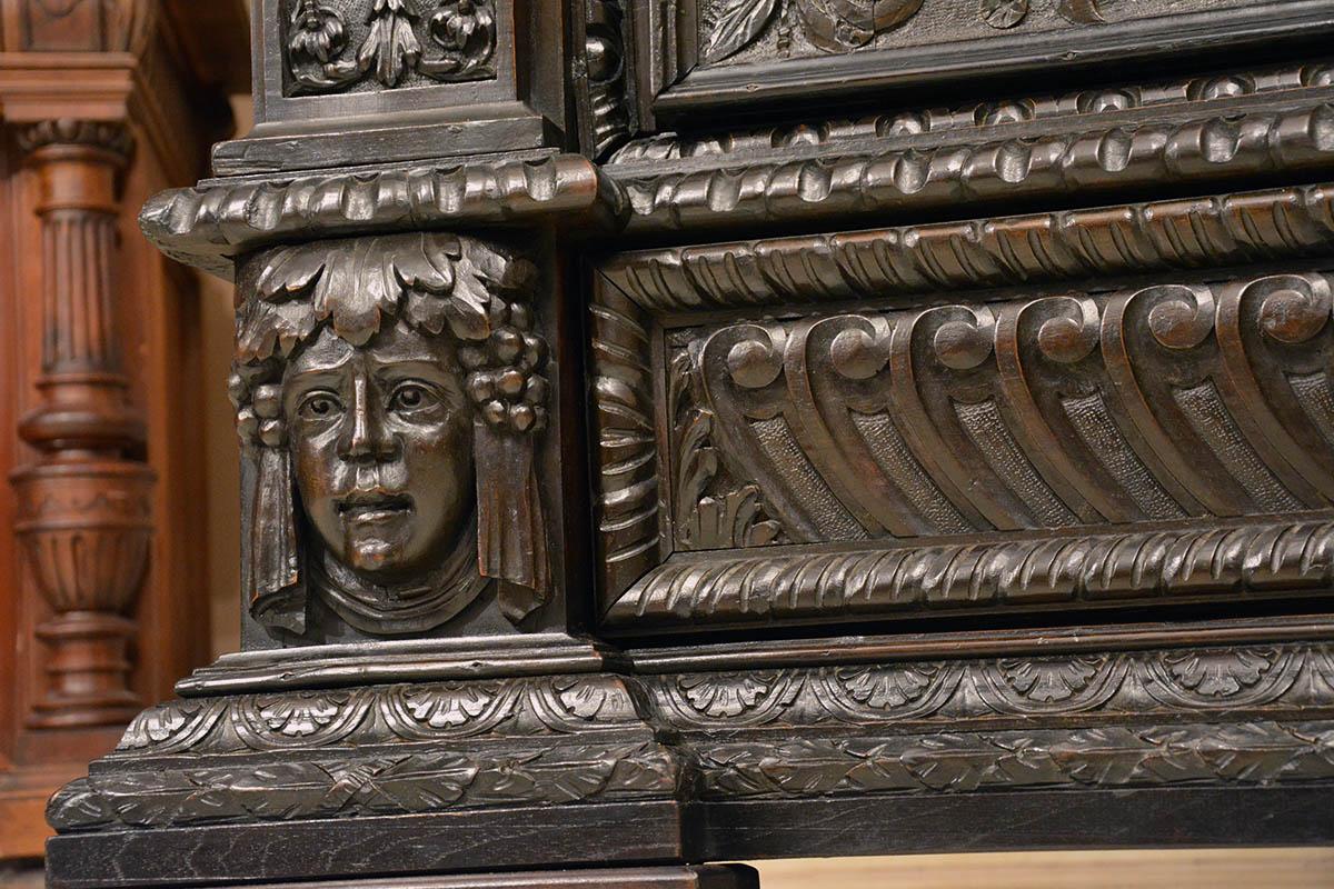 18th Century Renaissance Revival Carved Walnut Wardorbe For Sale 3