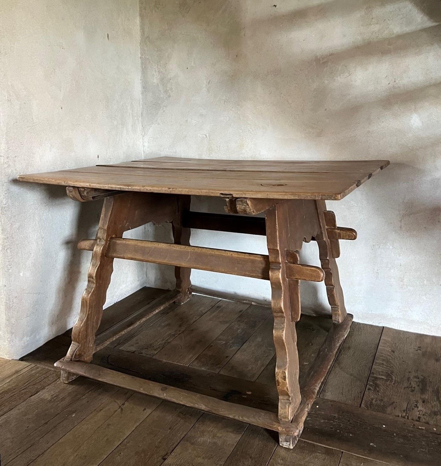 18th Century Renting Table For Sale 5