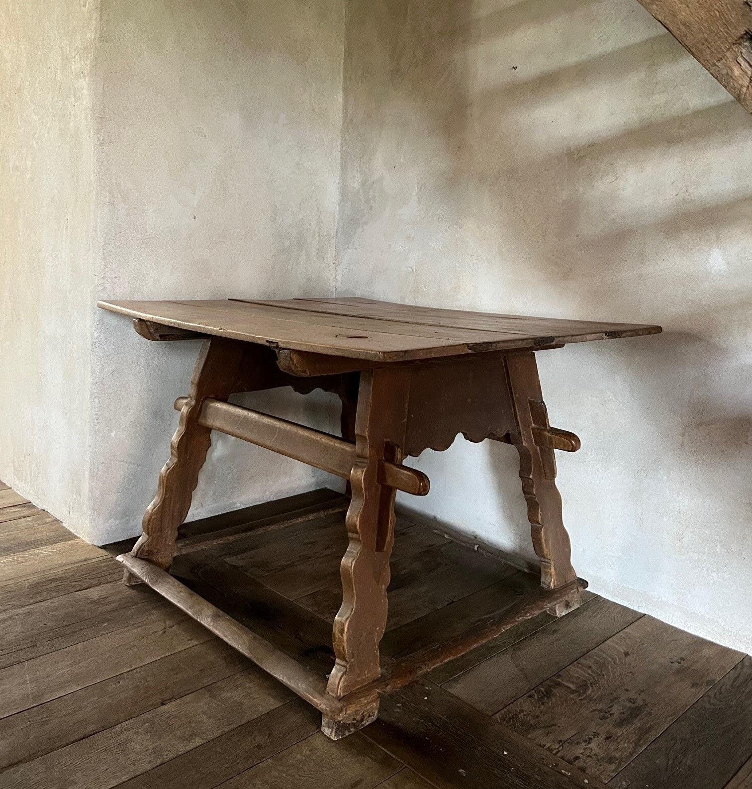 Hand-Crafted 18th Century Renting Table For Sale