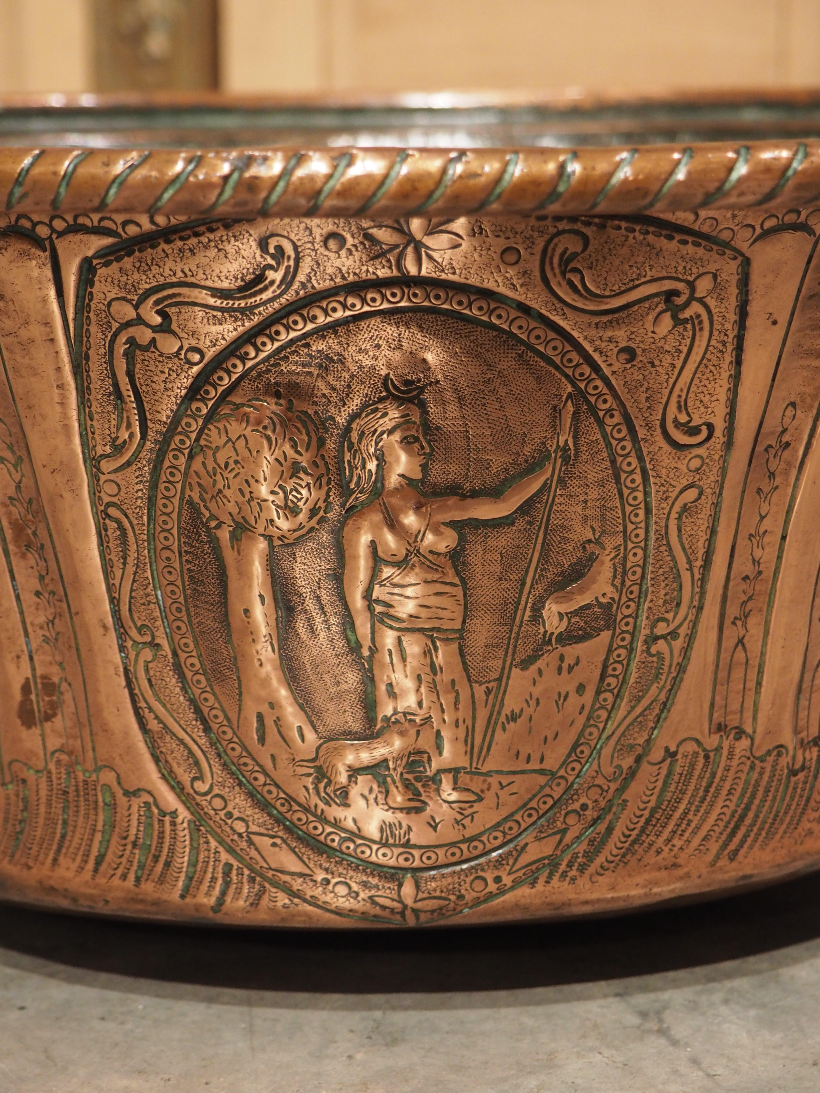 Dekorierter Kupfer Chaudron mit Repousse-Dekor aus Frankreich, 18. Jahrhundert (Louis XVI.) im Angebot