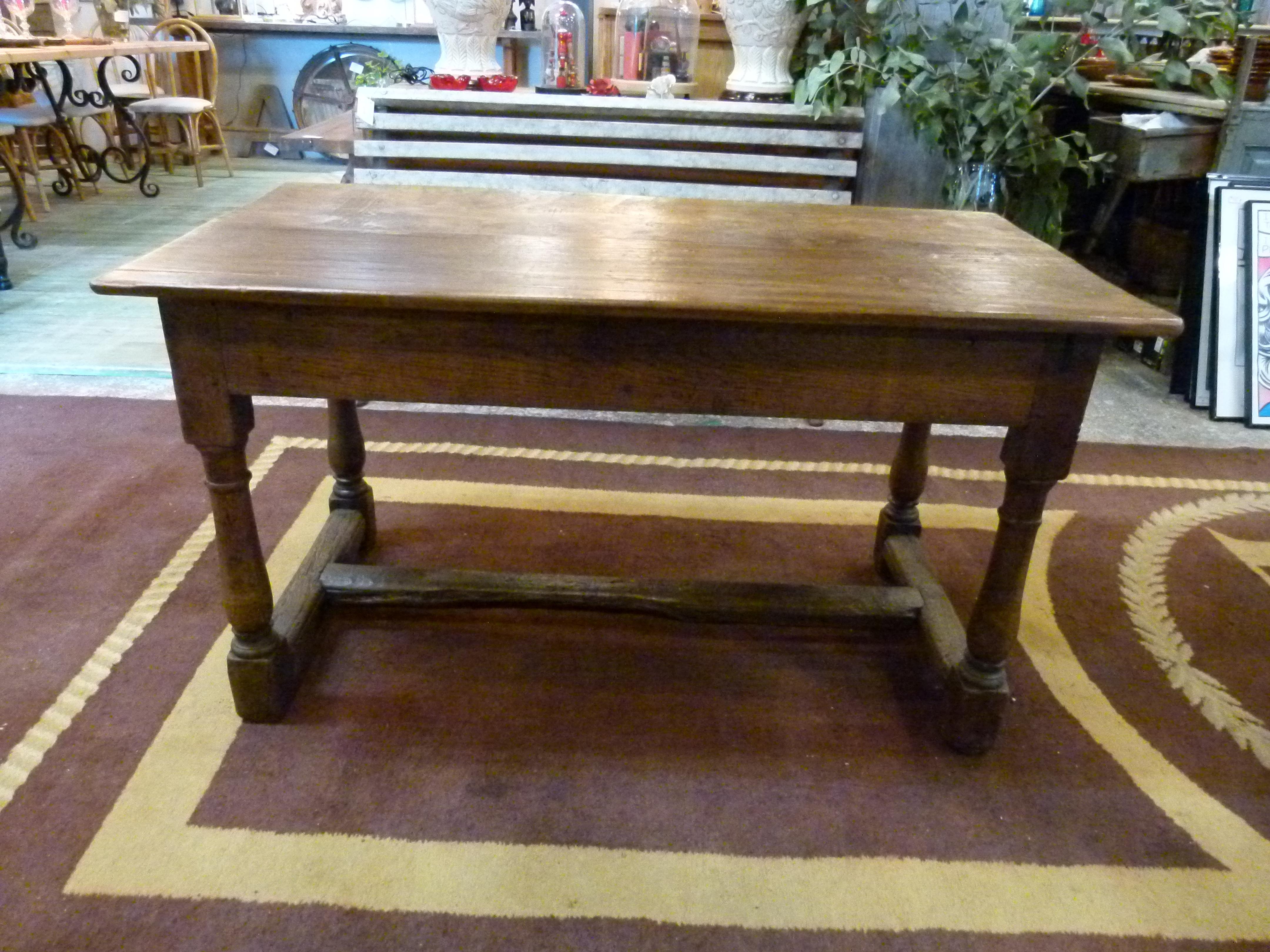 18th century recently restored walnut table from a farm in north east Spain. In good conditions.

  