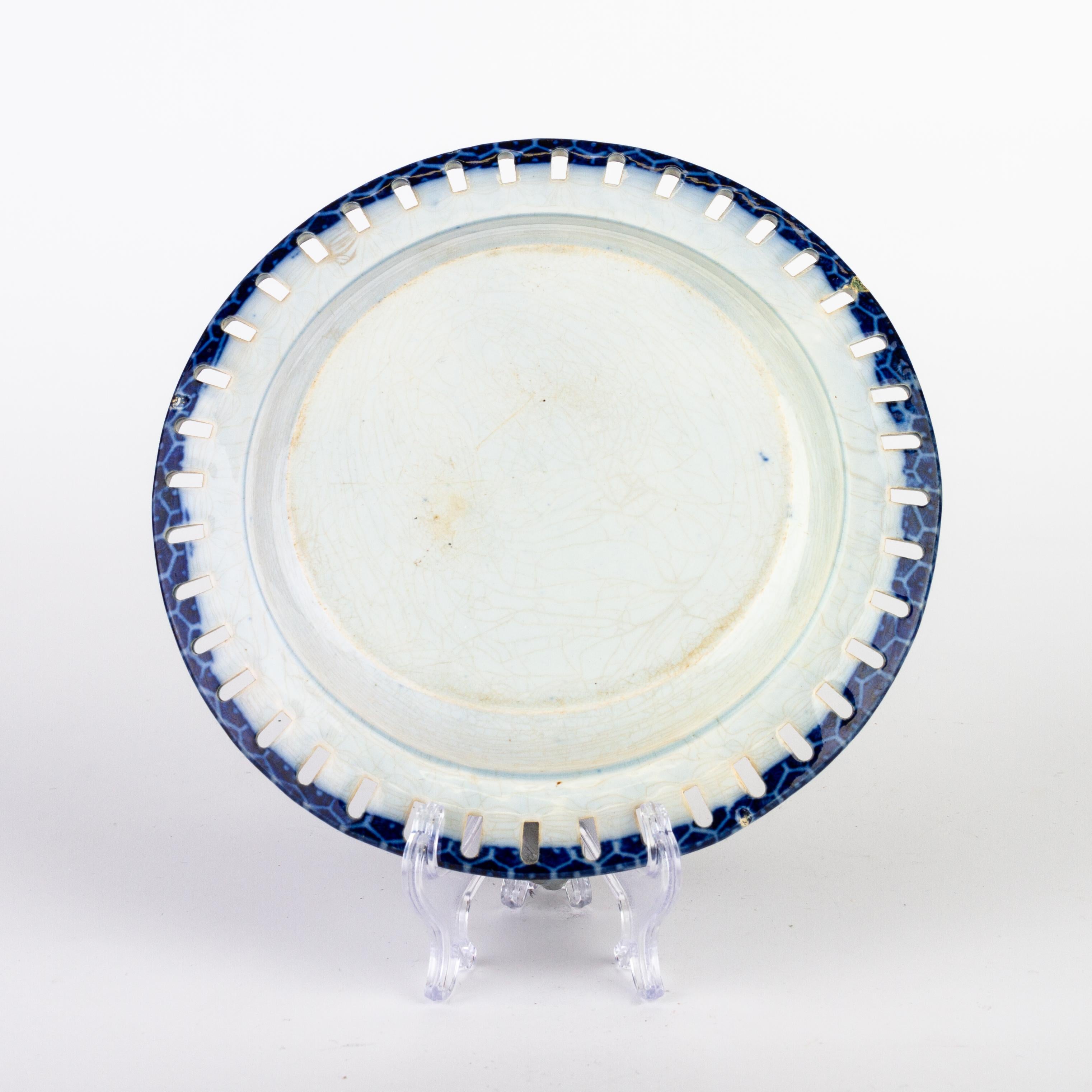18th Century Reticulated Pearlware Creamware Plate with Chinese Landscape For Sale 1