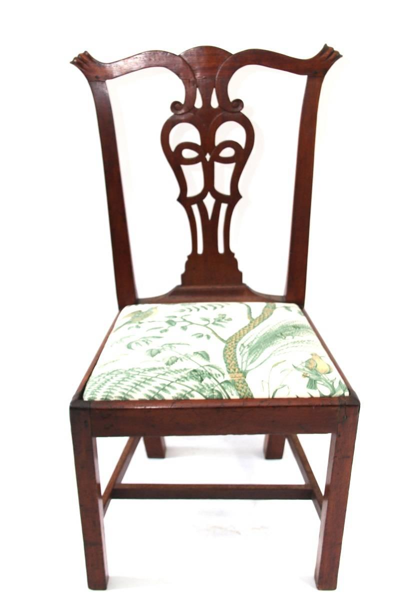 Rhode Island Chippendale mahogany side chair, late 18th century, the shaped crest ending in carved outward flaring terminals above a pierced splat, on trapezoidal slip seat and cutout seat frame with square legs joined by four rectangular