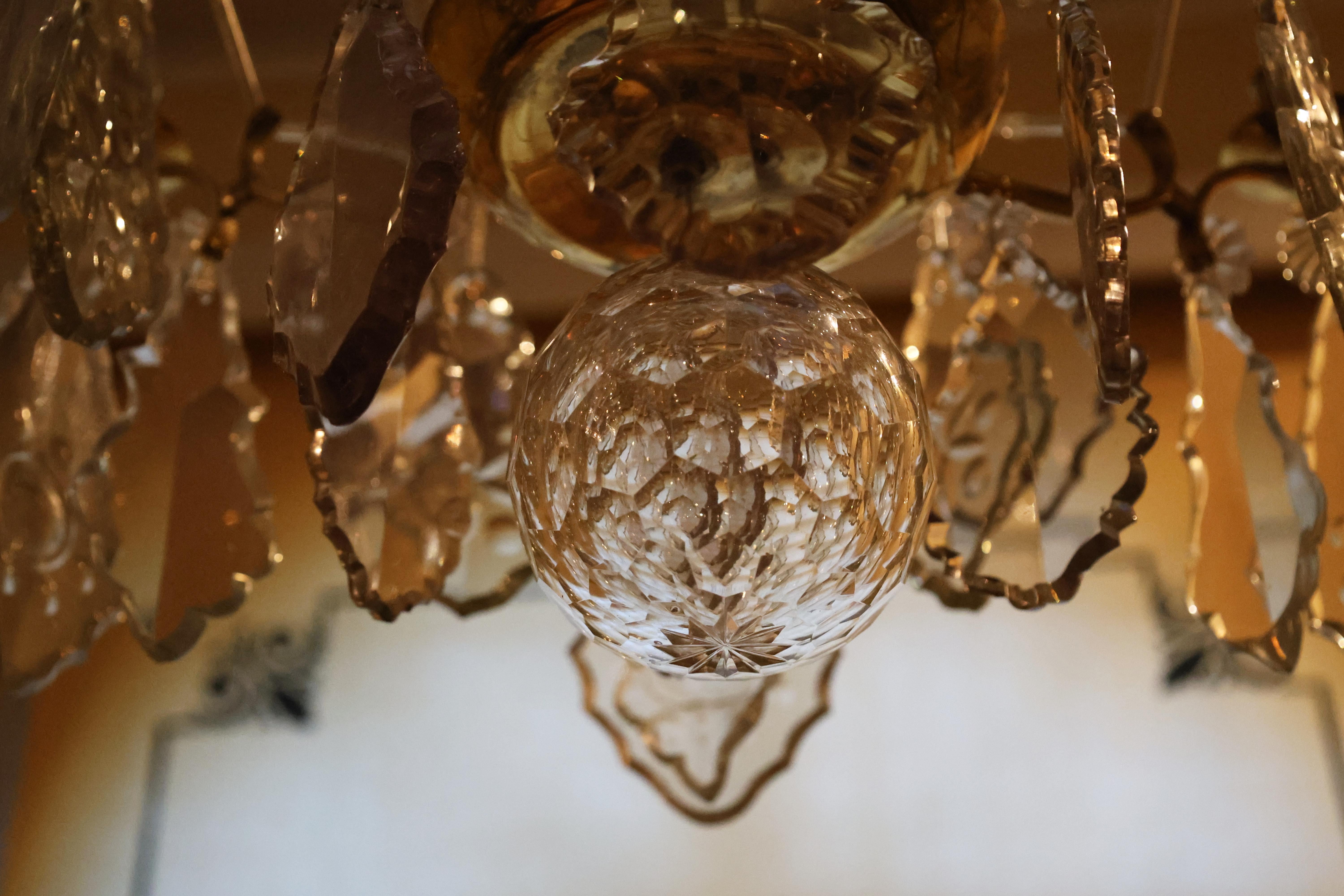 Doré Lustre Rococo du 18ème siècle en vente