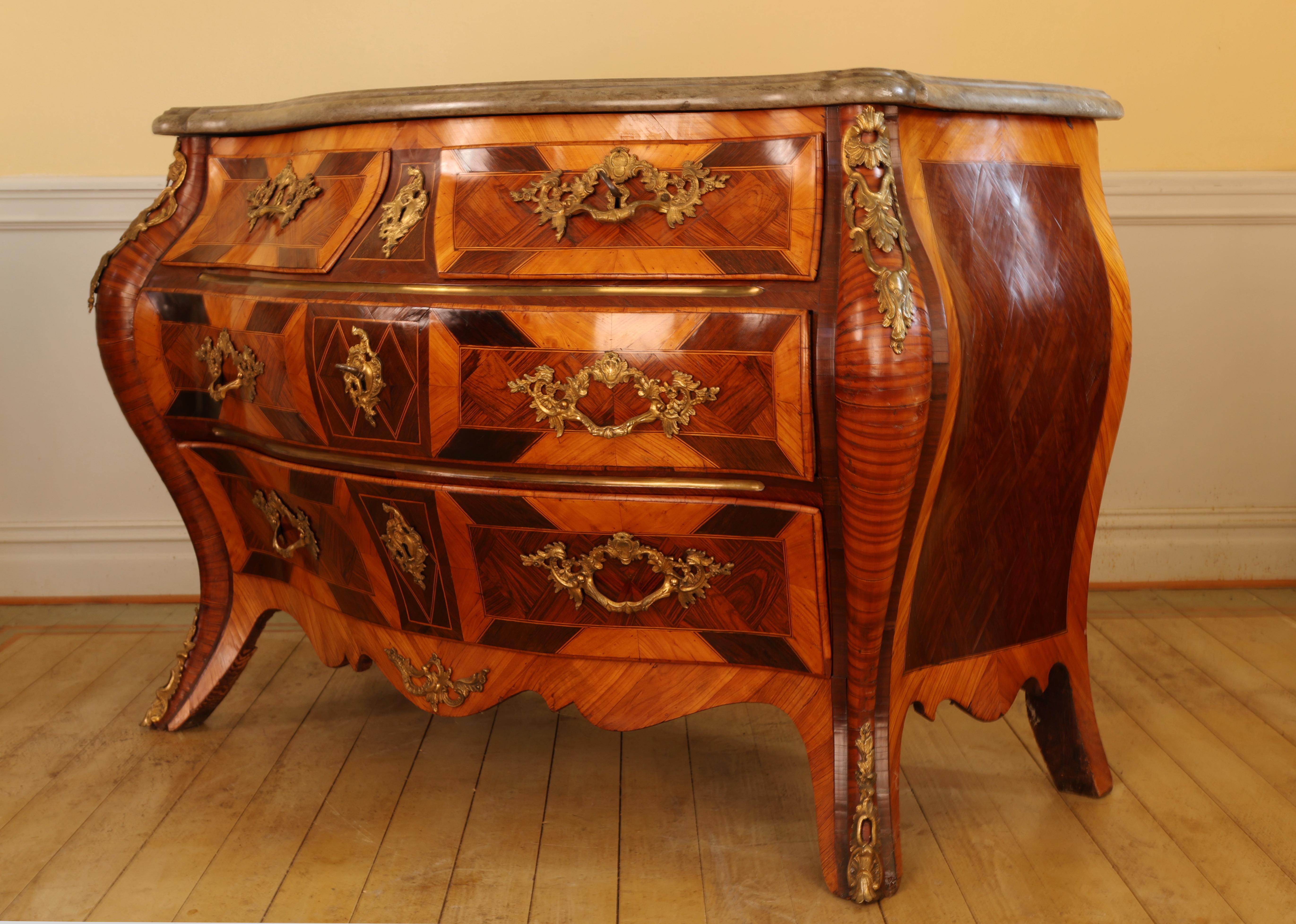 Rococò Commode rococò del XVIII secolo in vendita